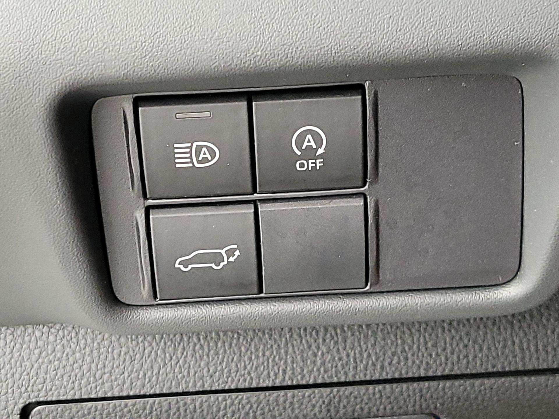 Thumbnail: 2023 Toyota Highlander - 13