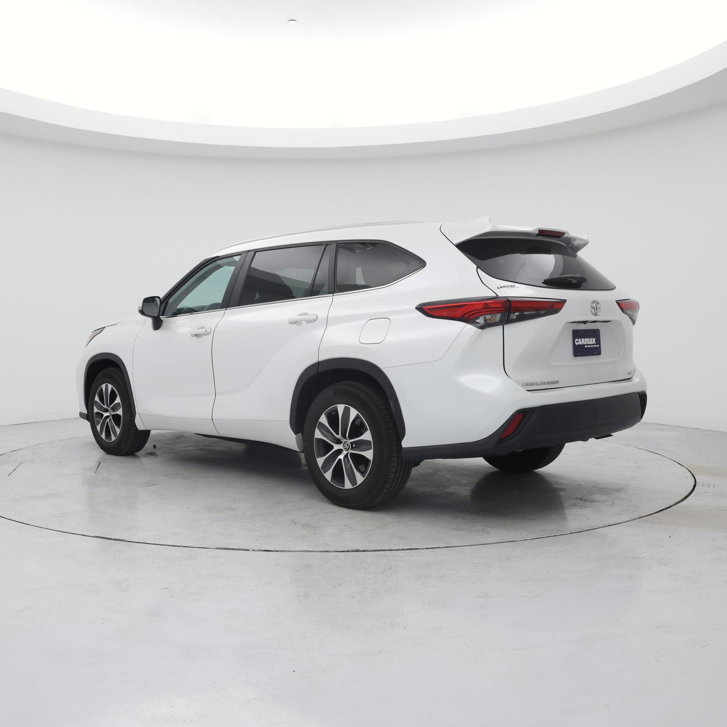 Thumbnail: 2023 Toyota Highlander - 2