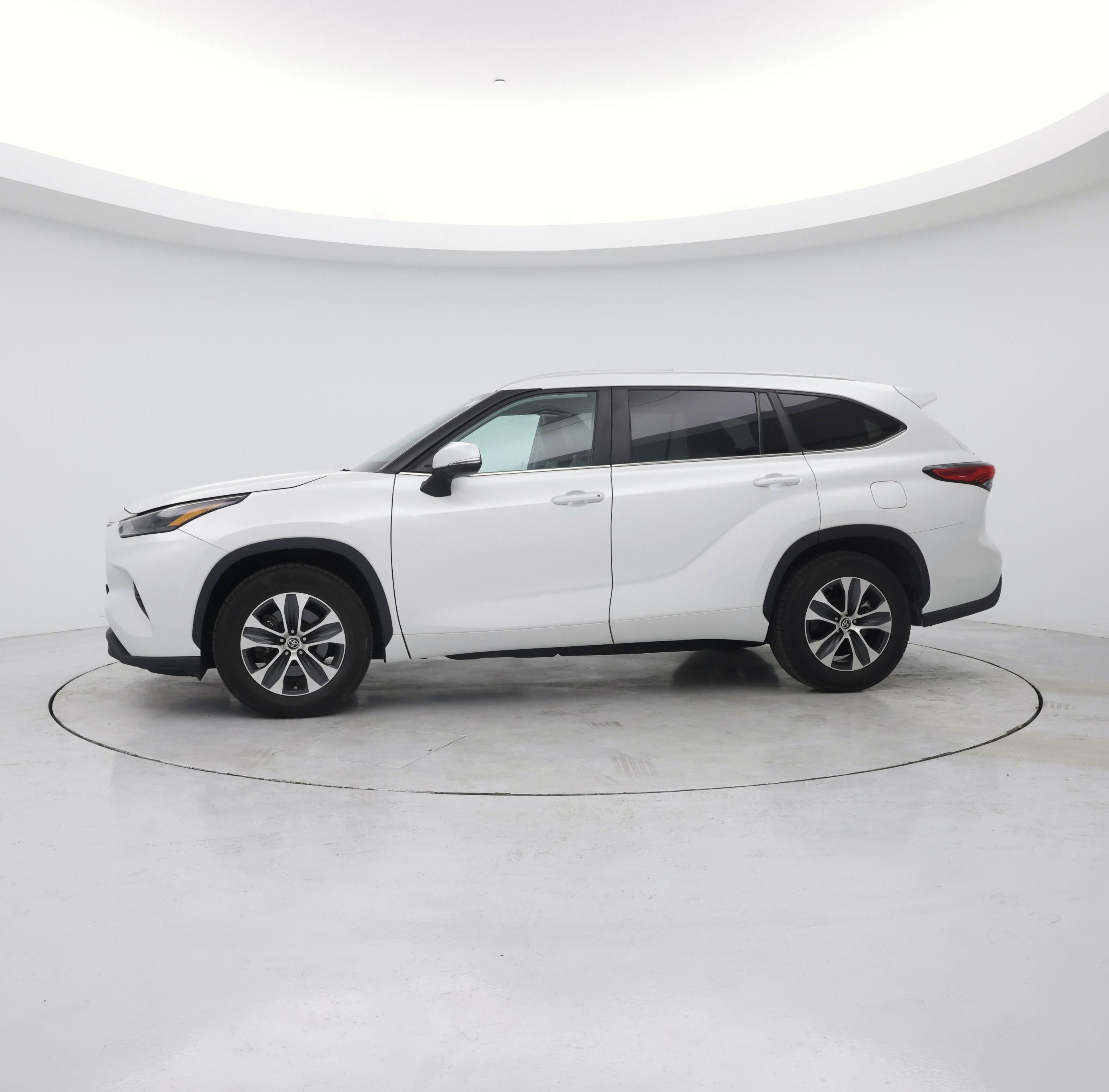 Thumbnail: 2023 Toyota Highlander - 3