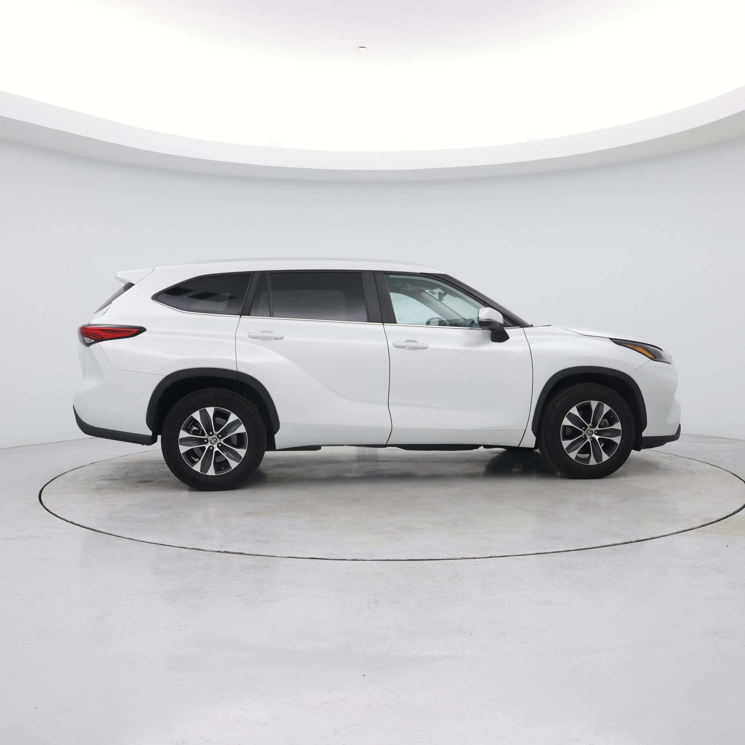 Thumbnail: 2023 Toyota Highlander - 7
