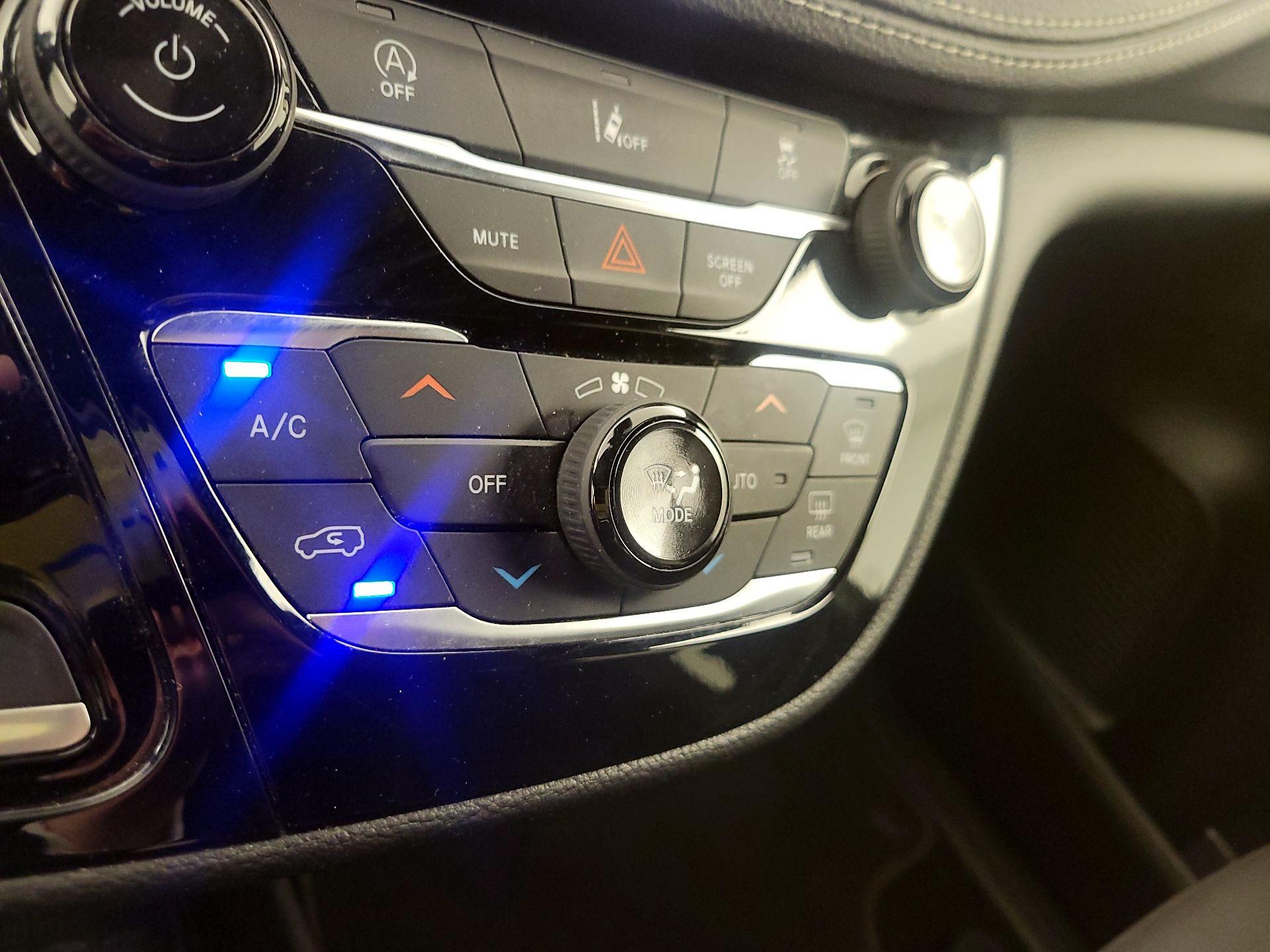 Thumbnail: 2022 Chrysler Pacifica - 14