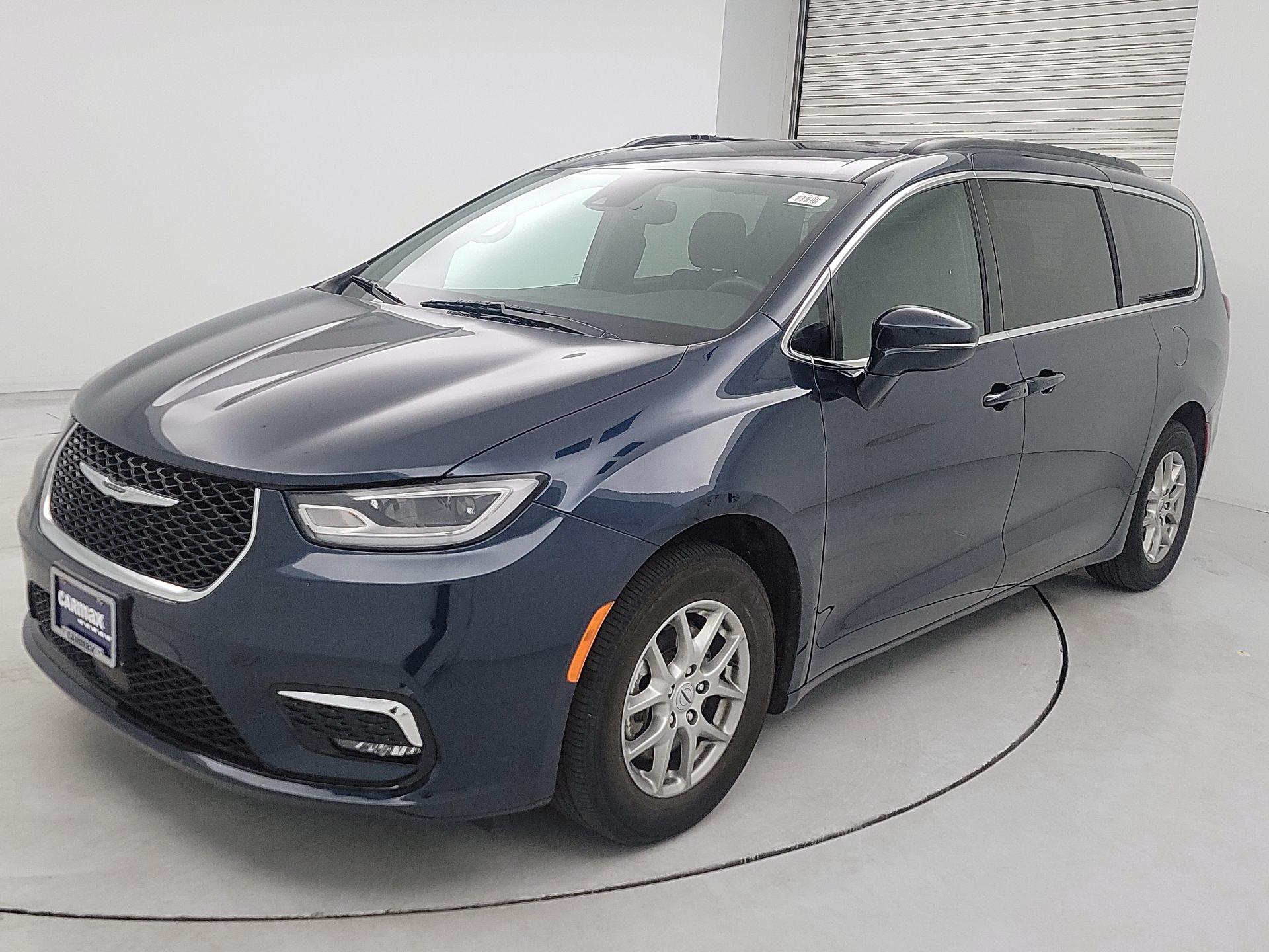 Thumbnail: 2022 Chrysler Pacifica - 3