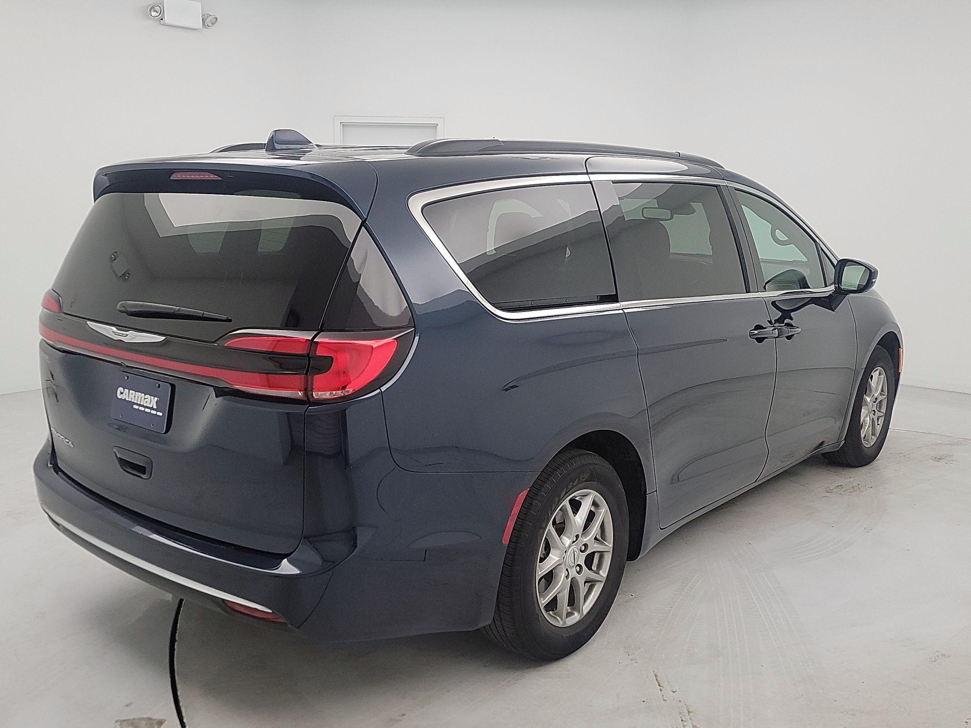 Thumbnail: 2022 Chrysler Pacifica - 5