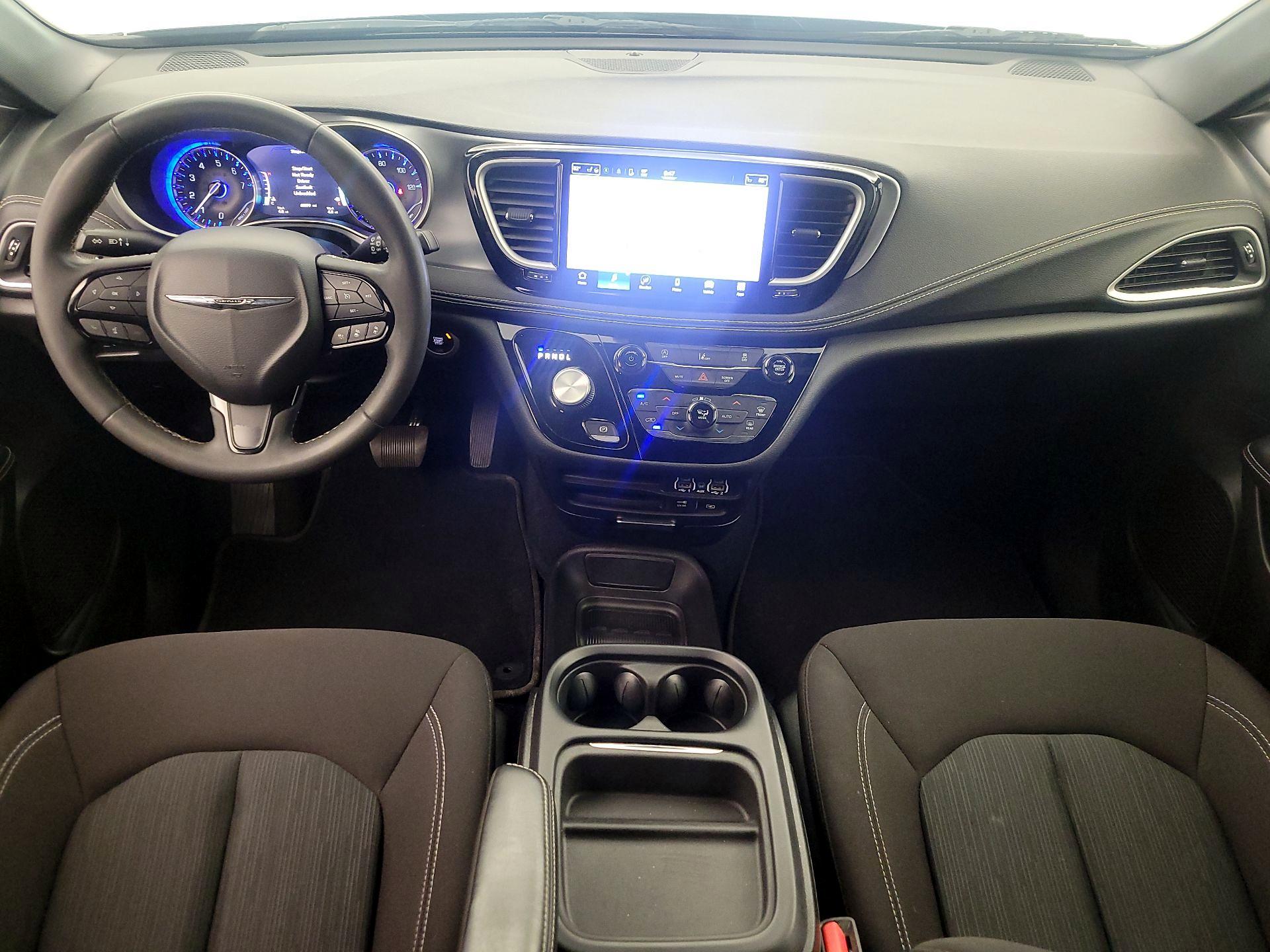 Thumbnail: 2022 Chrysler Pacifica - 8