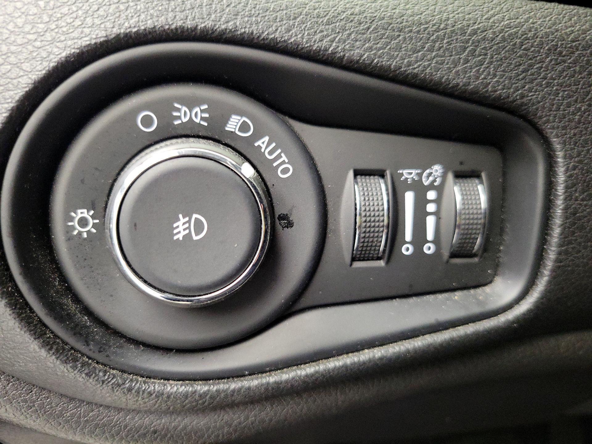 Thumbnail: 2018 Jeep Renegade - 13