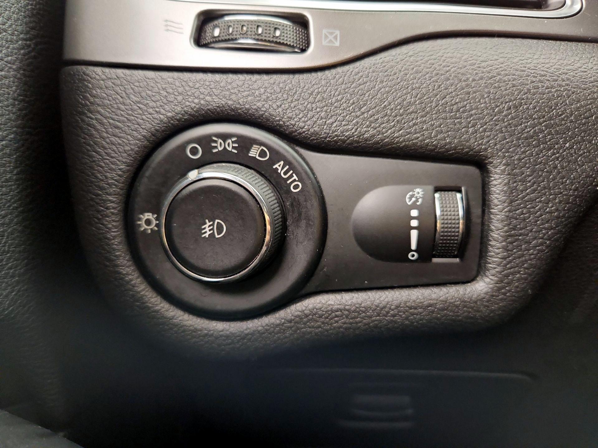 Thumbnail: 2019 Jeep Cherokee - 13