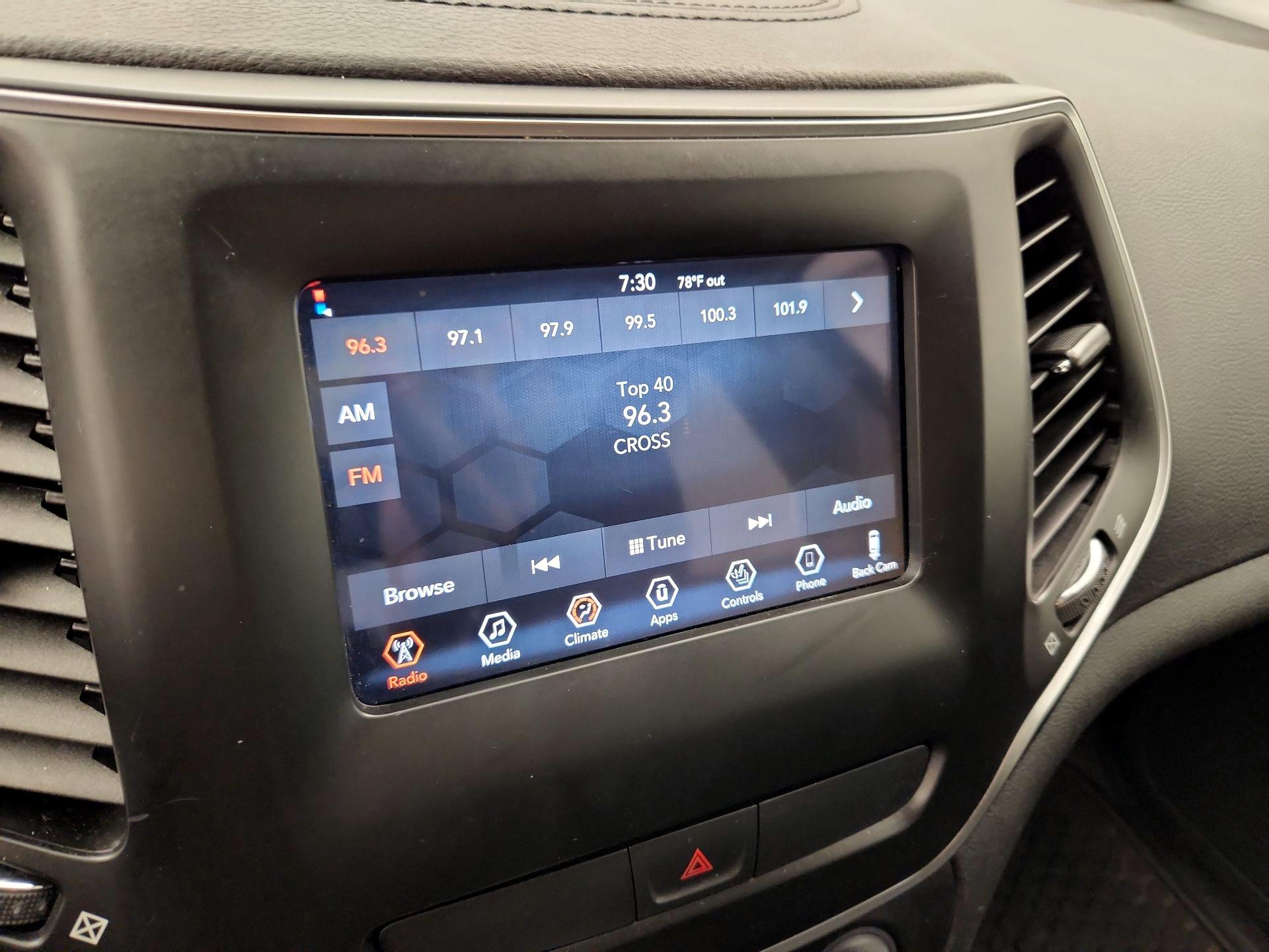 Thumbnail: 2019 Jeep Cherokee - 15