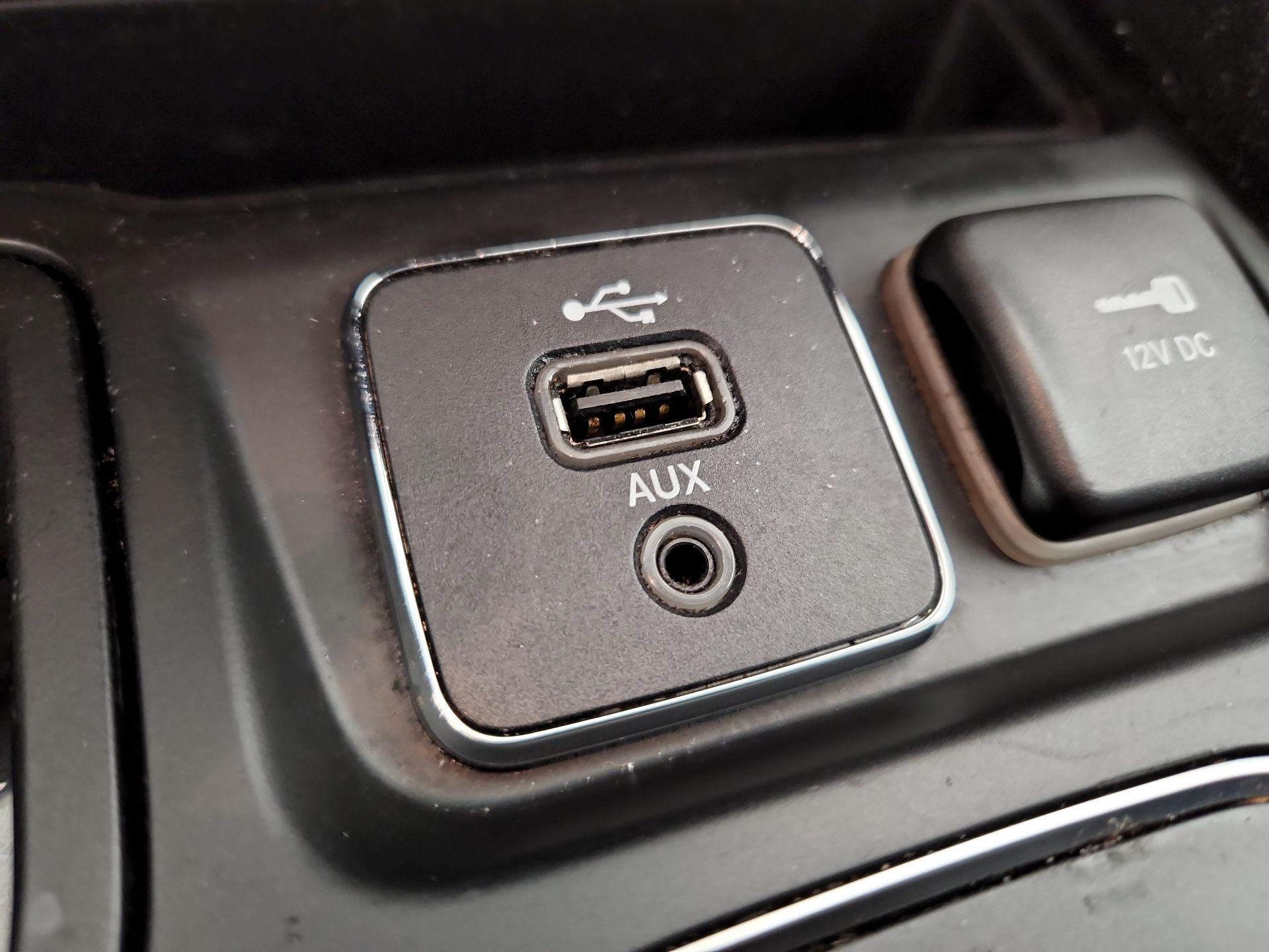 Thumbnail: 2019 Jeep Cherokee - 18