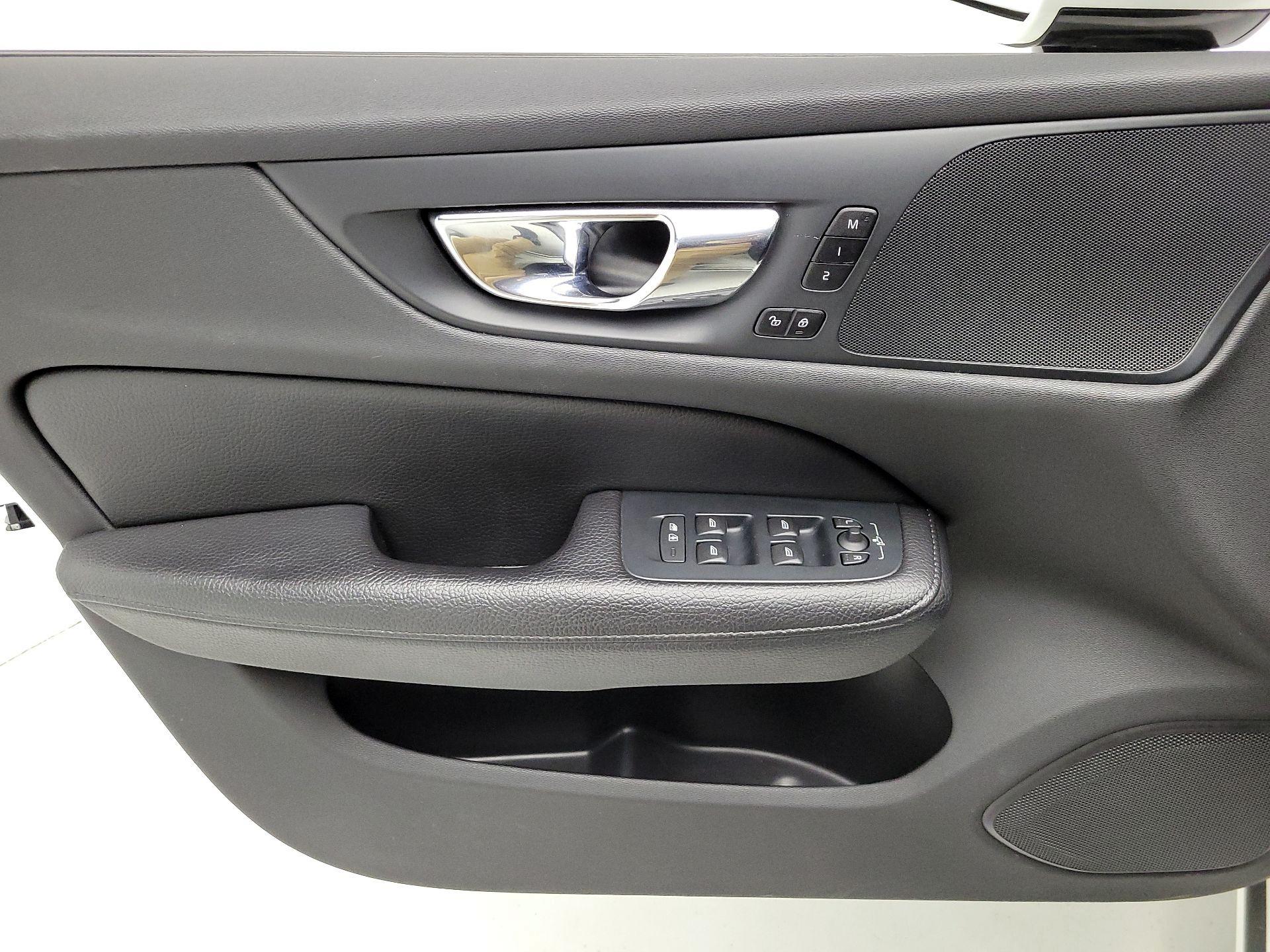 Thumbnail: 2020 Volvo V60 - 12