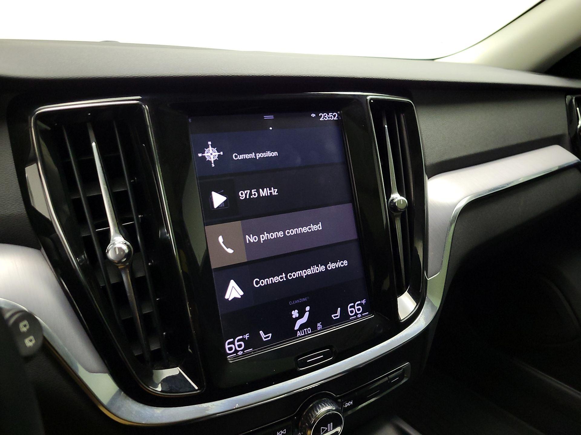 Thumbnail: 2020 Volvo V60 - 14