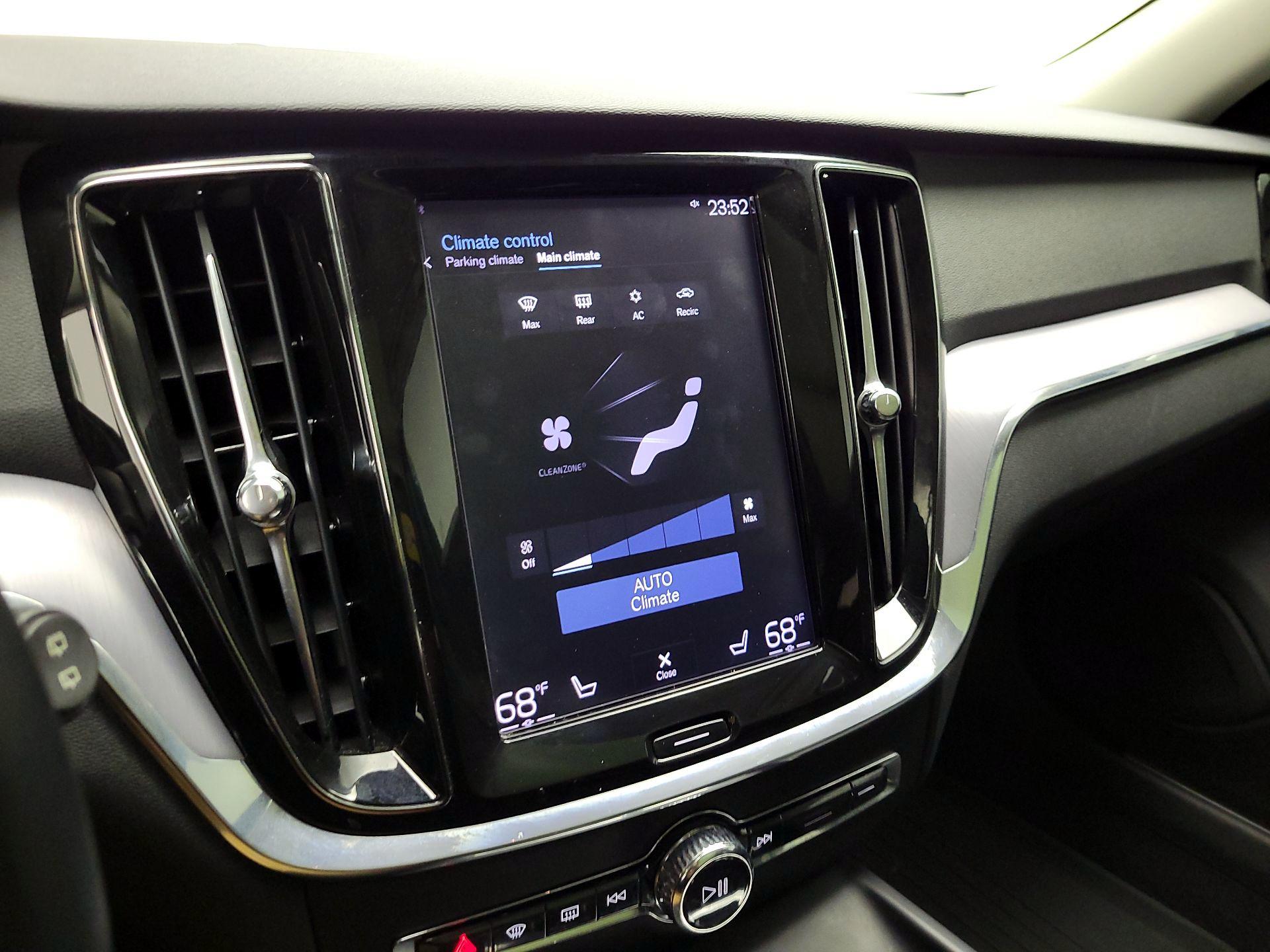 Thumbnail: 2020 Volvo V60 - 15