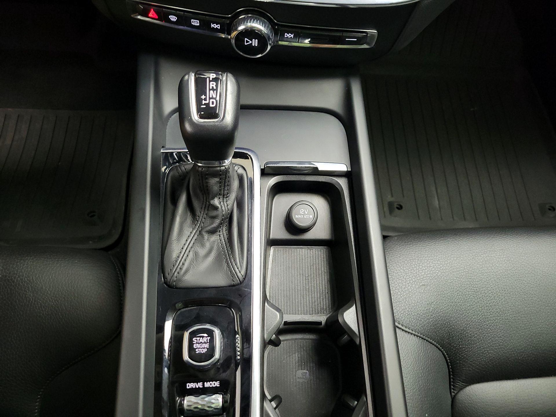 Thumbnail: 2020 Volvo V60 - 16