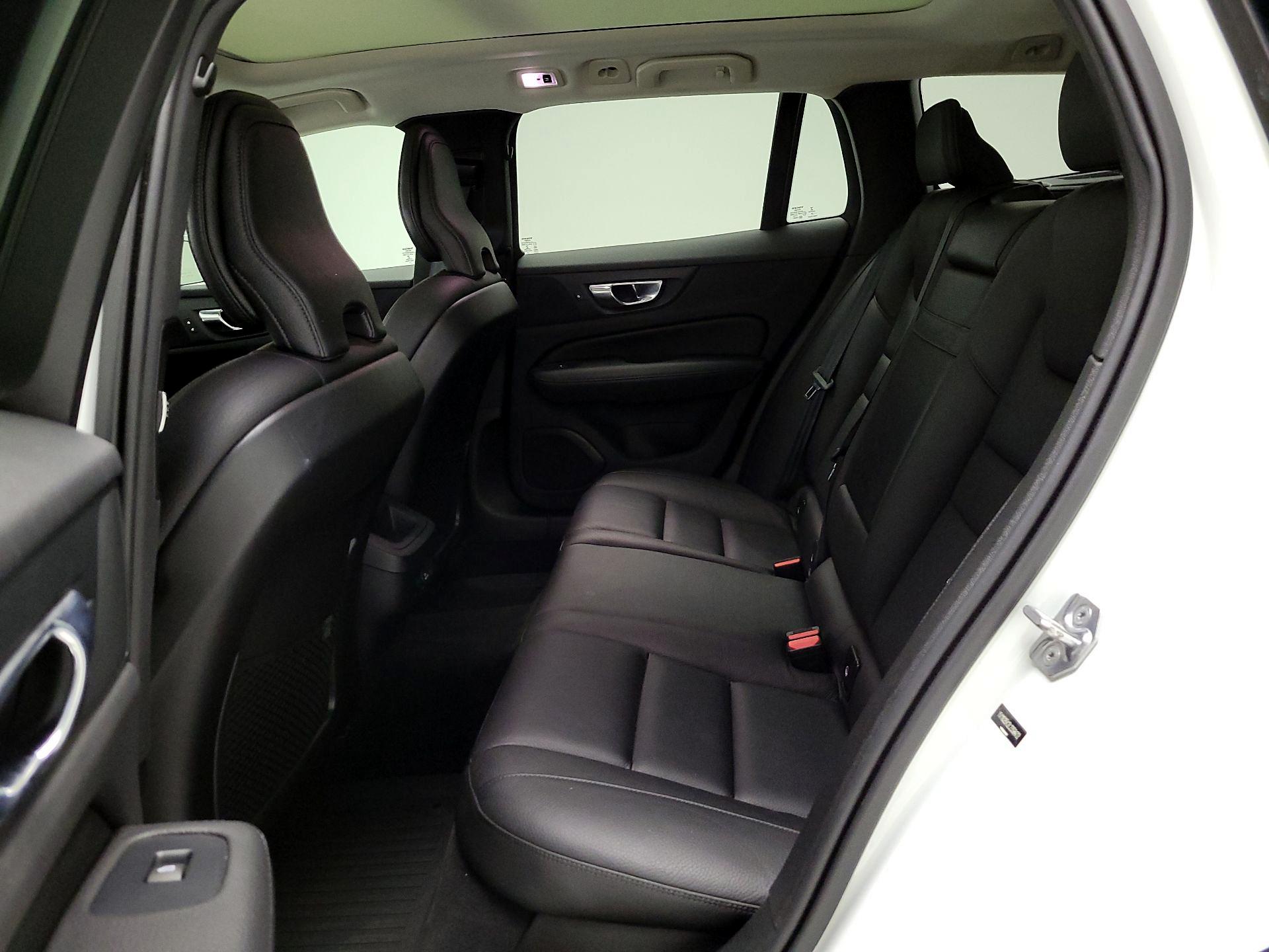 Thumbnail: 2020 Volvo V60 - 18