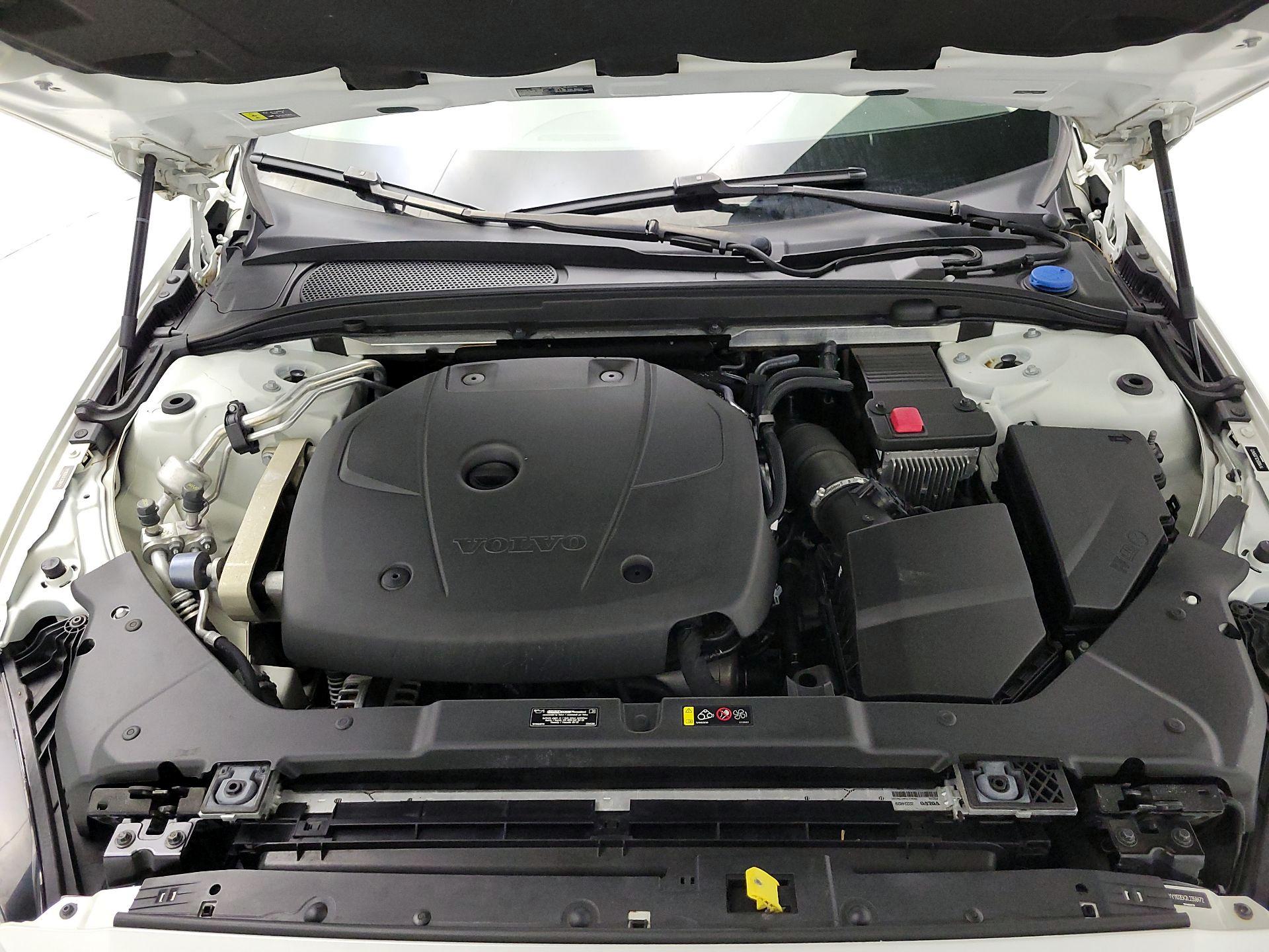 Thumbnail: 2020 Volvo V60 - 20
