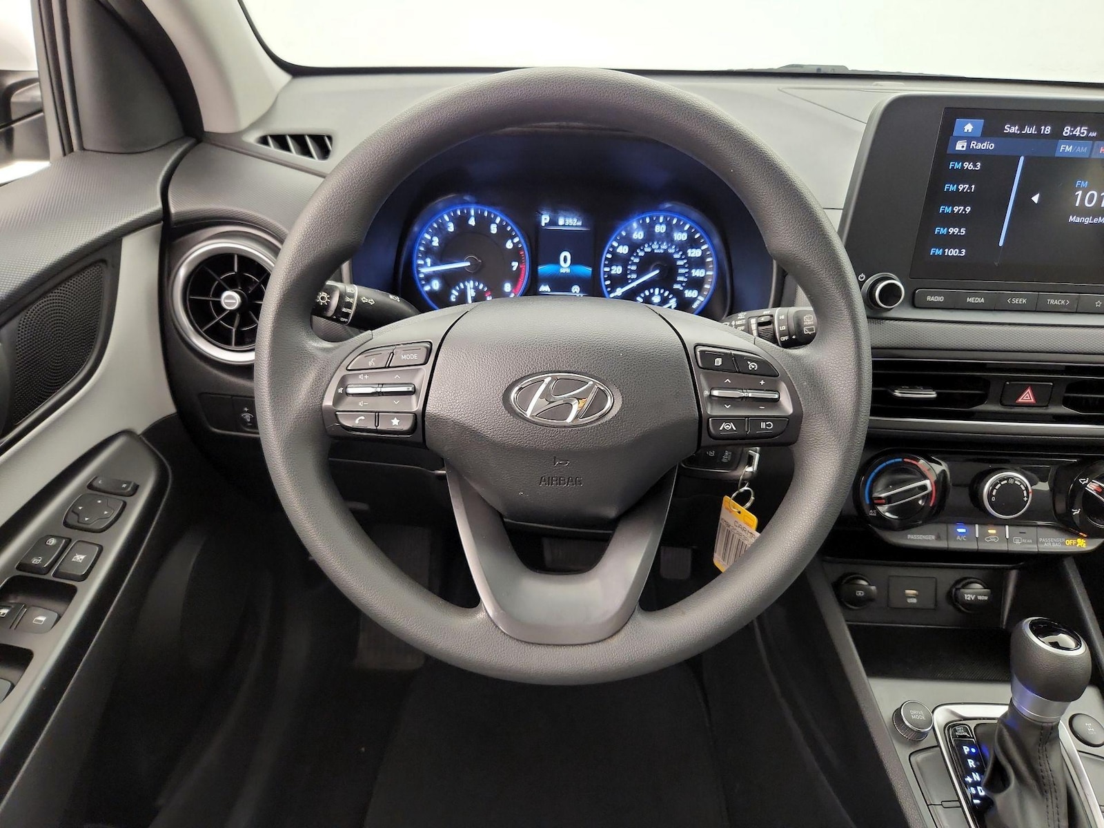 2023 Hyundai Kona SE - Photo 11