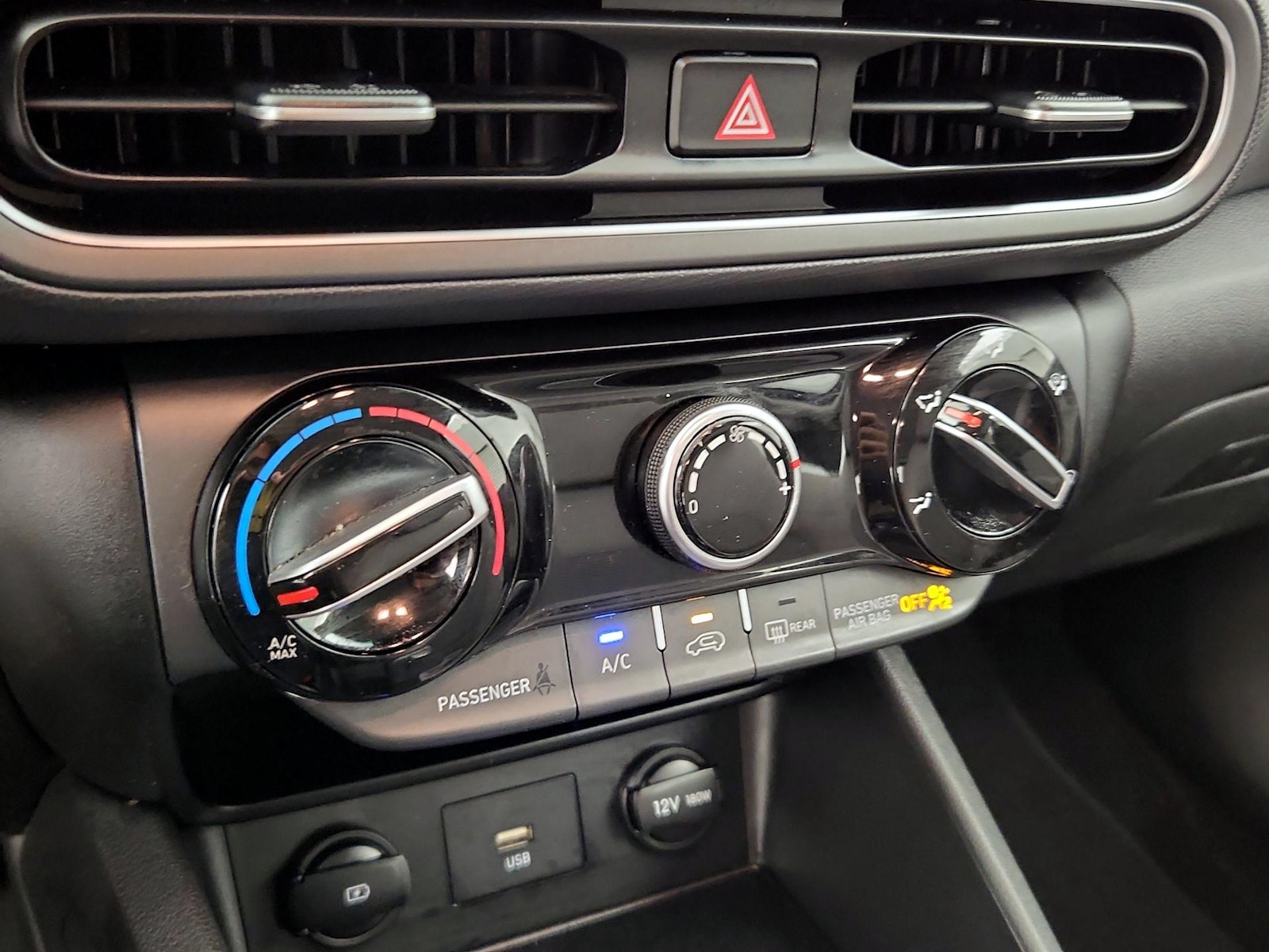 2023 Hyundai Kona SE - Photo 17
