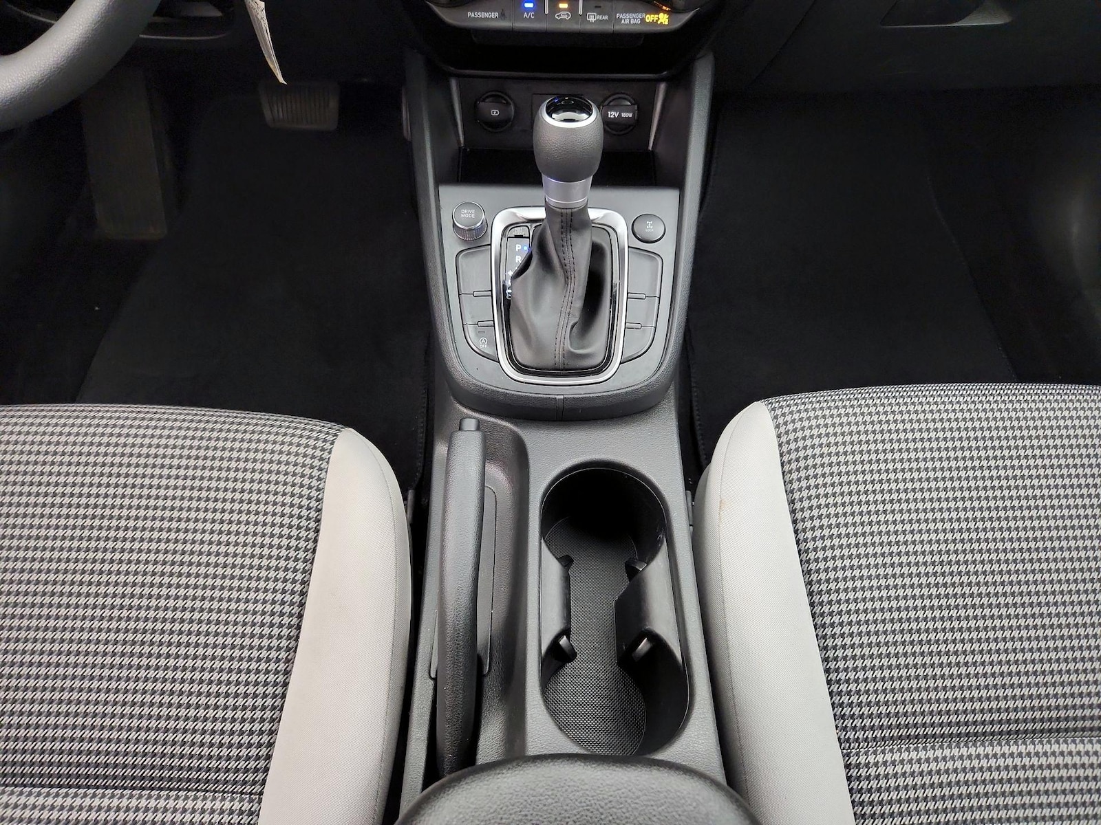 2023 Hyundai Kona SE - Photo 18