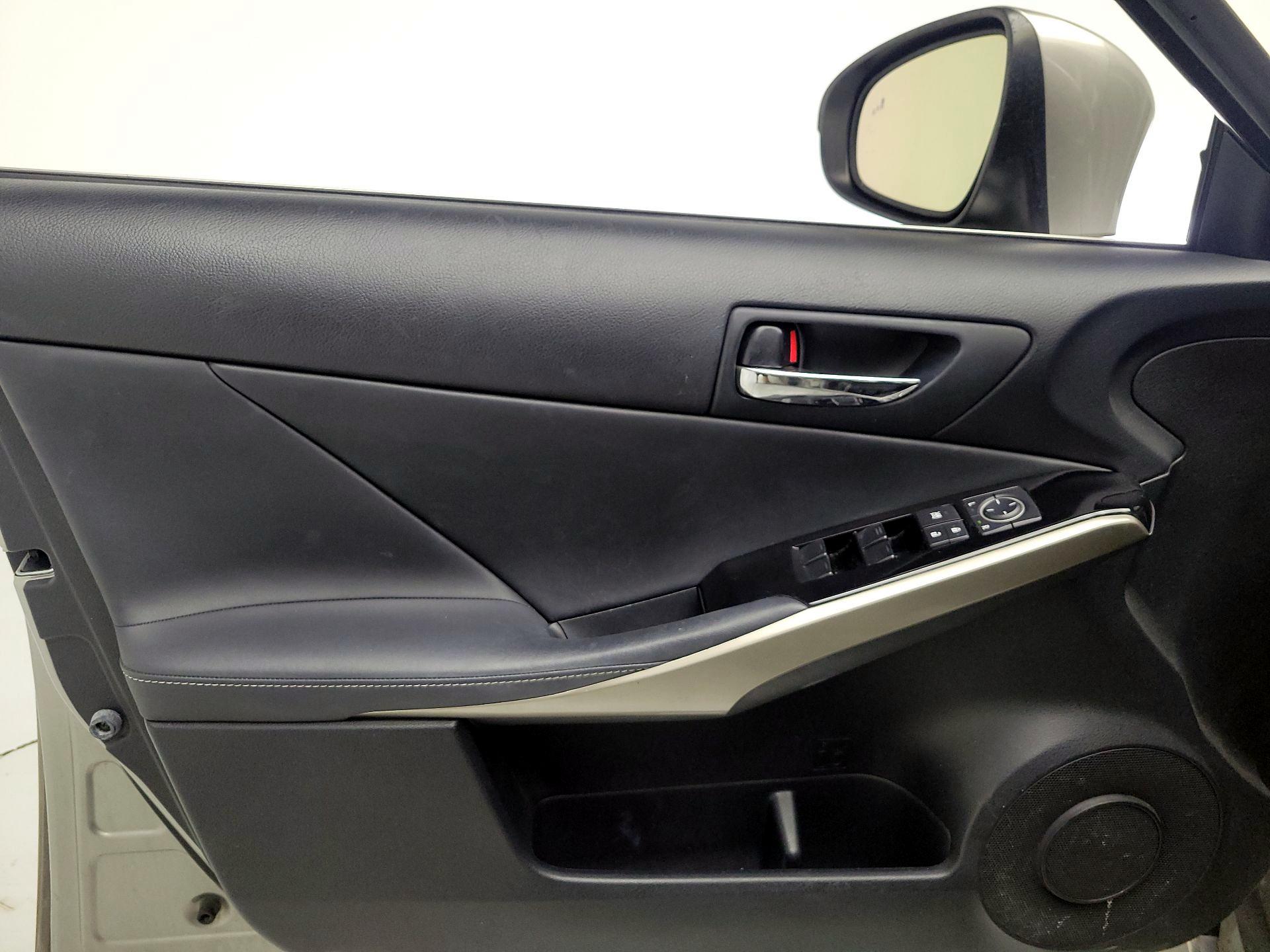 Thumbnail: 2015 Lexus IS - 12