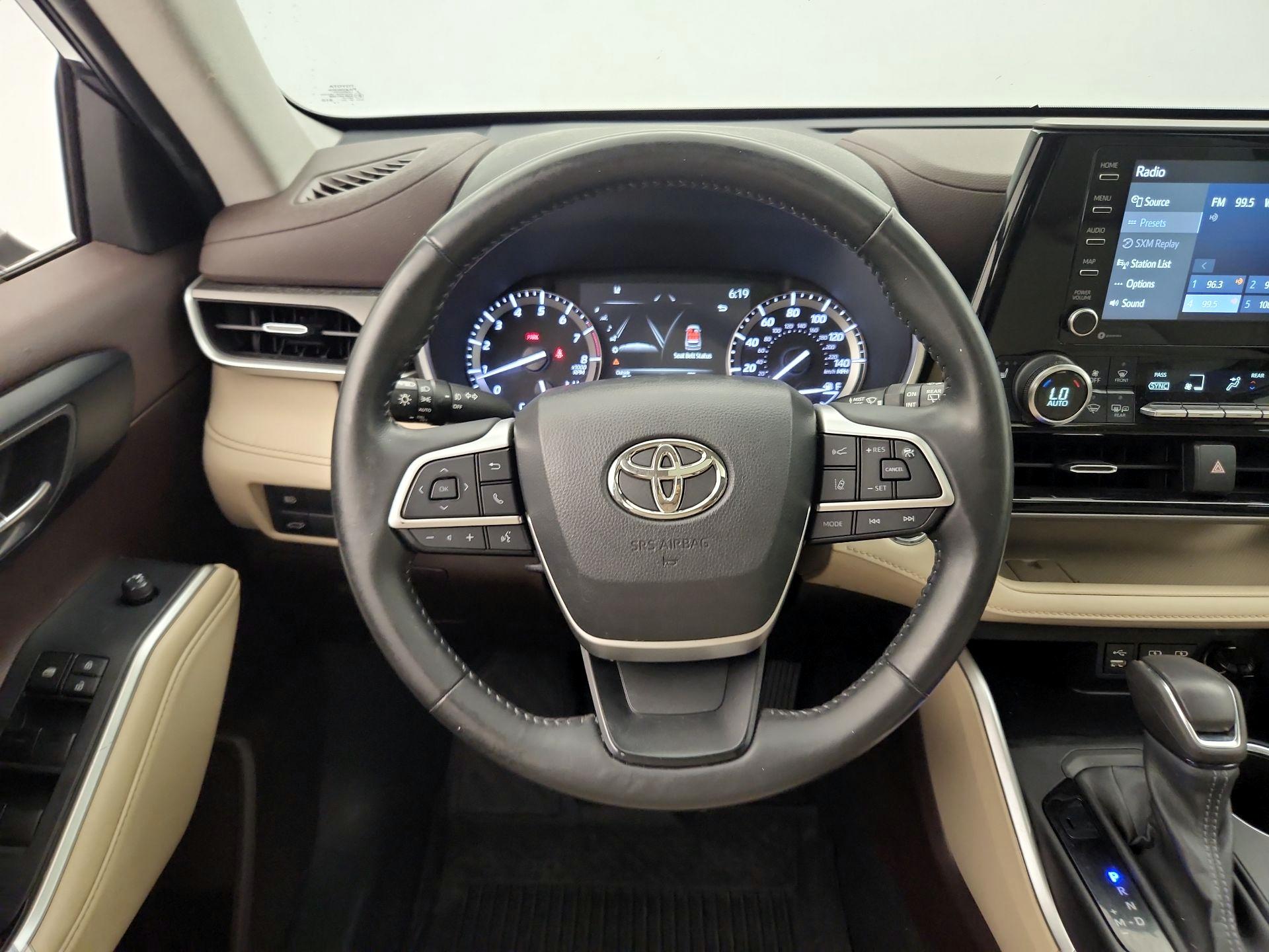 Thumbnail: 2022 Toyota Highlander - 10