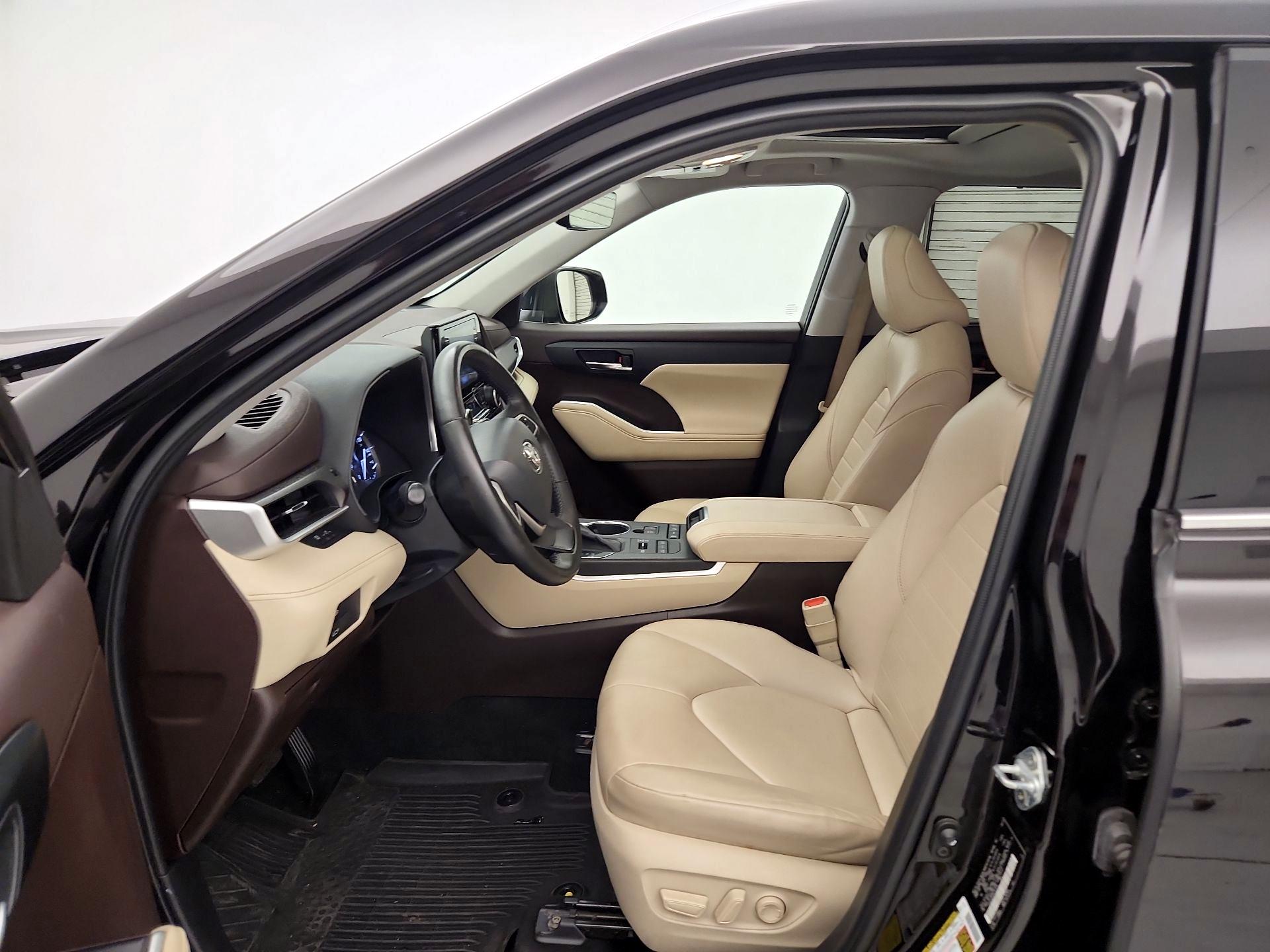 Thumbnail: 2022 Toyota Highlander - 11