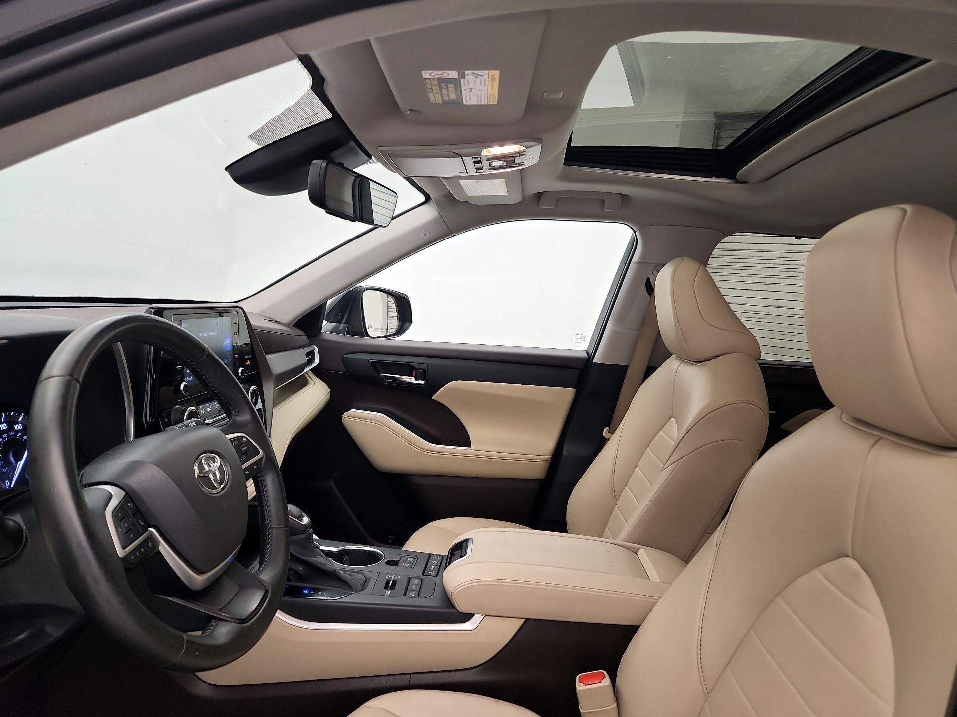 Thumbnail: 2022 Toyota Highlander - 19