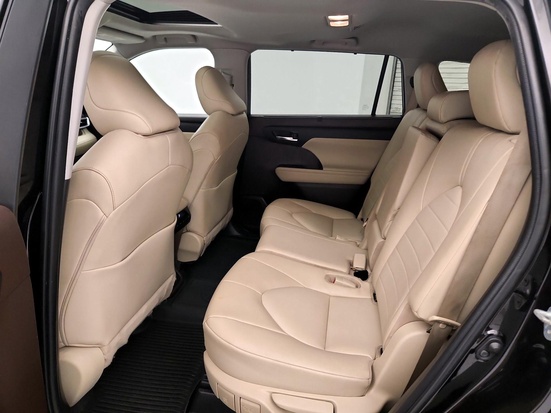 Thumbnail: 2022 Toyota Highlander - 20