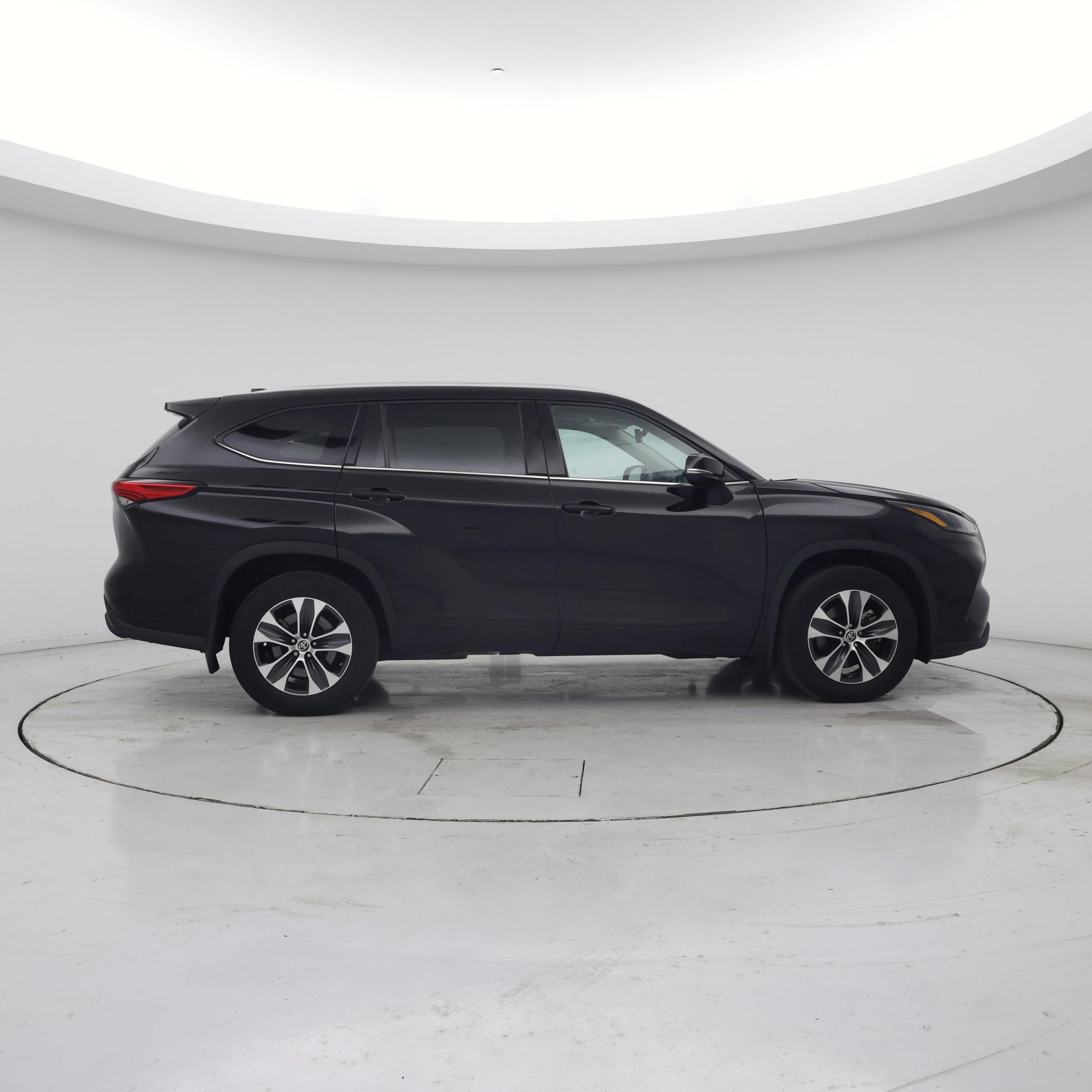 Thumbnail: 2022 Toyota Highlander - 7