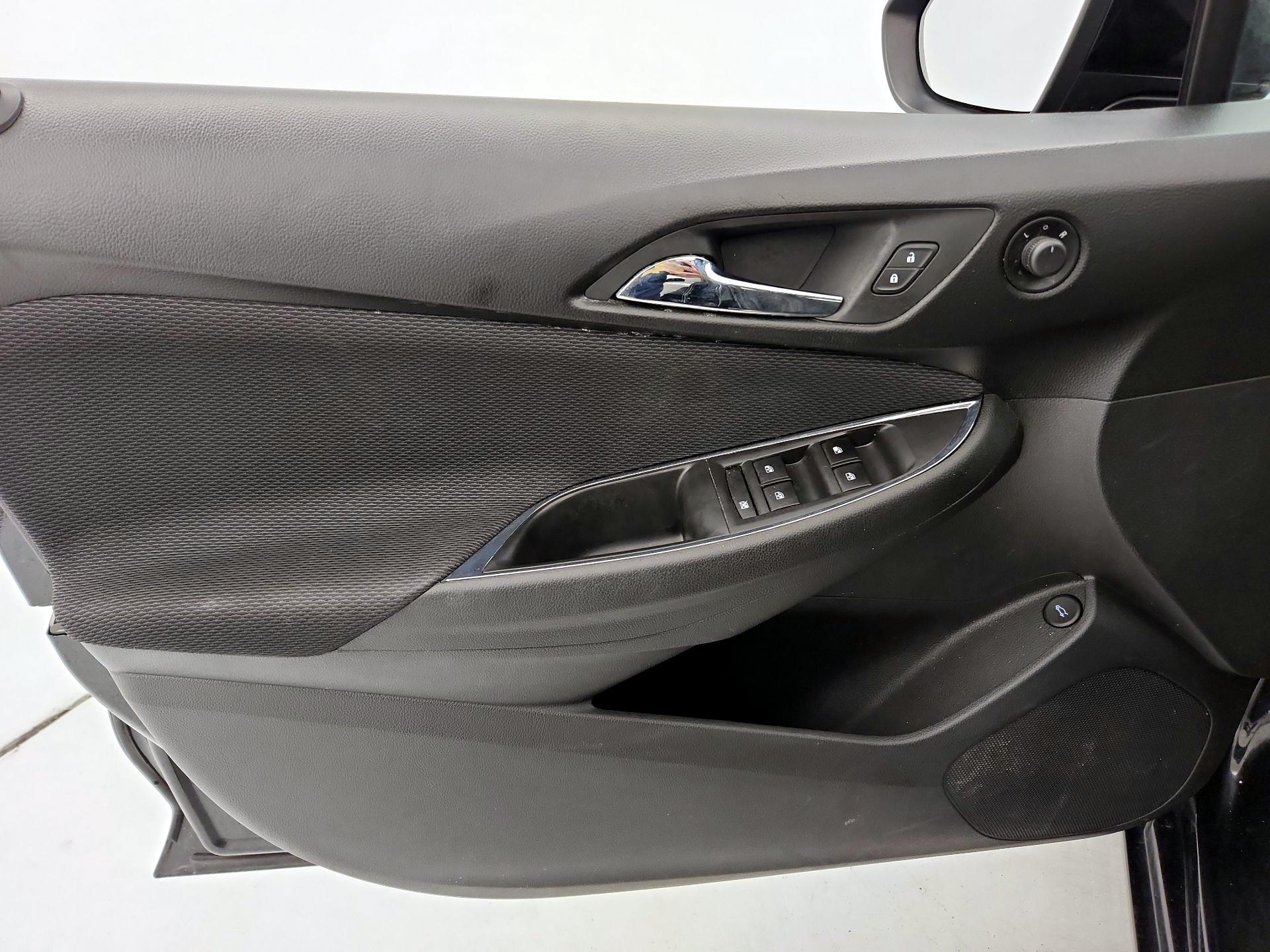 Thumbnail: 2016 Chevrolet Cruze - 12