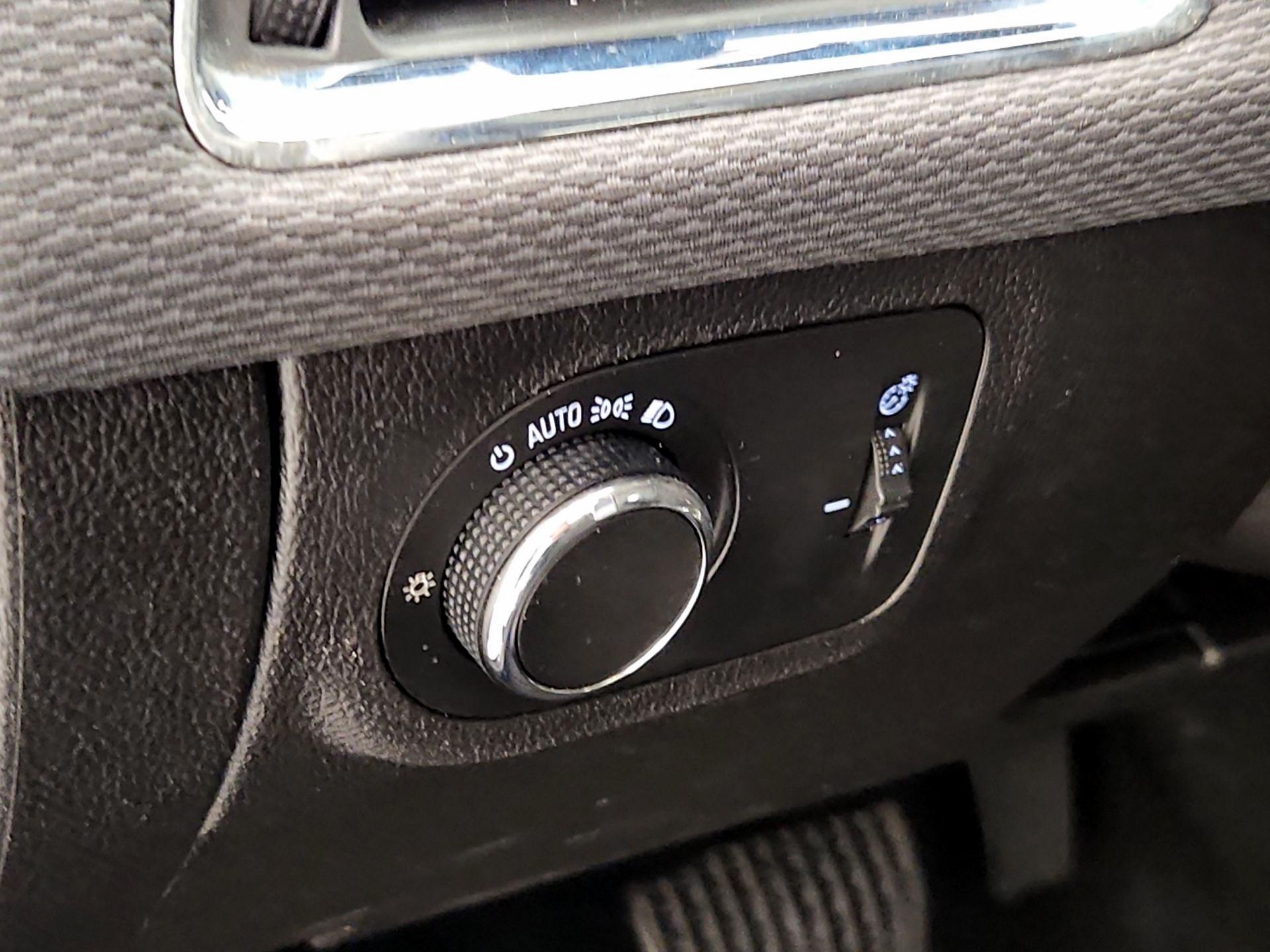 Thumbnail: 2016 Chevrolet Cruze - 13