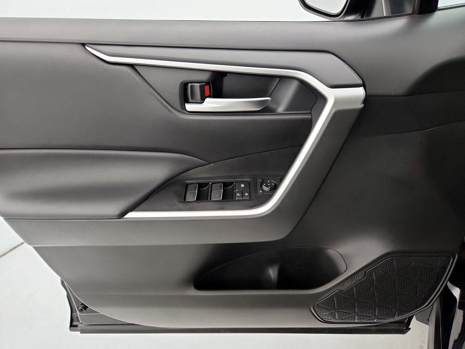 Thumbnail: 2025 Toyota RAV4 - 12