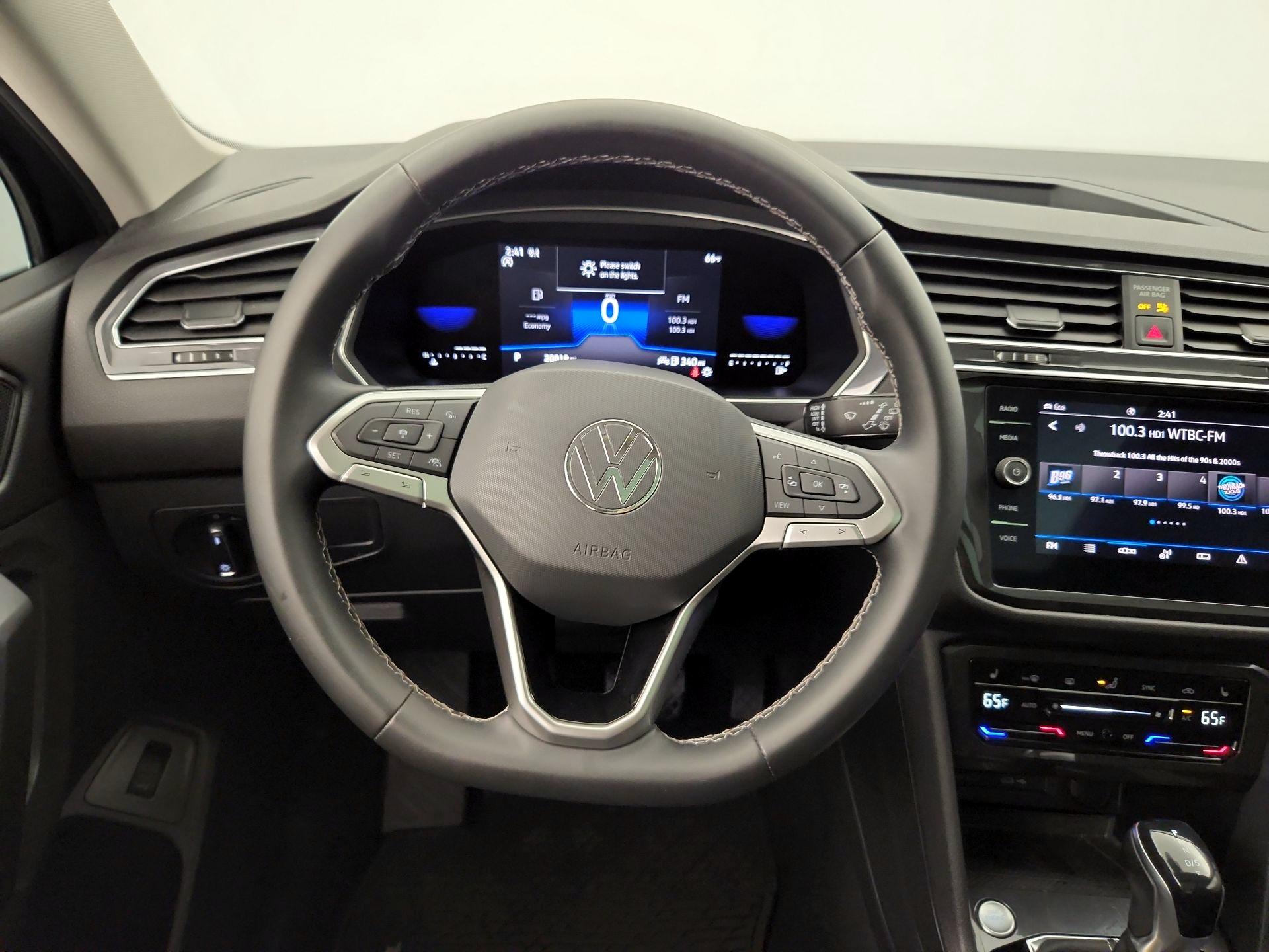 Thumbnail: 2022 Volkswagen Tiguan - 10