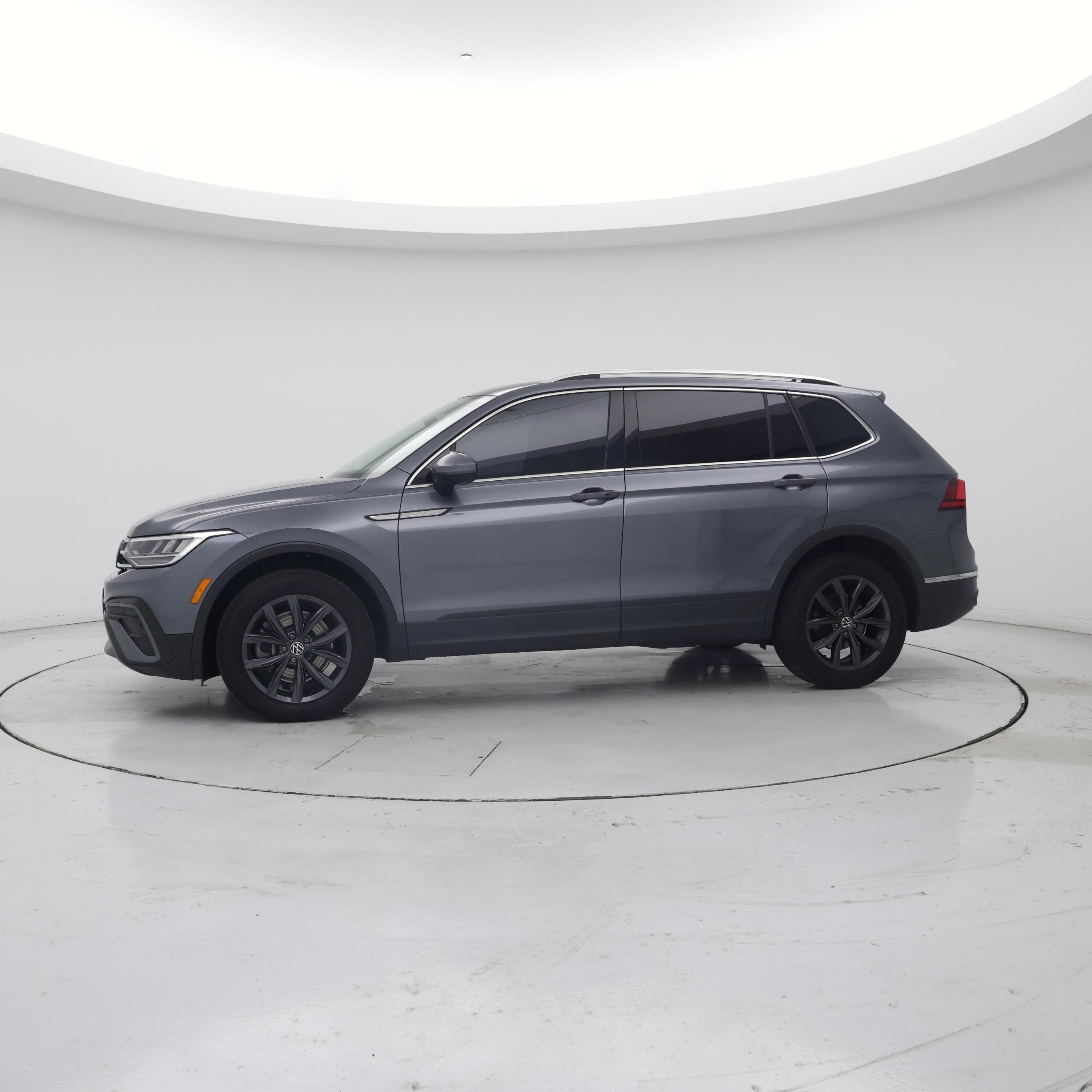 Thumbnail: 2022 Volkswagen Tiguan - 3
