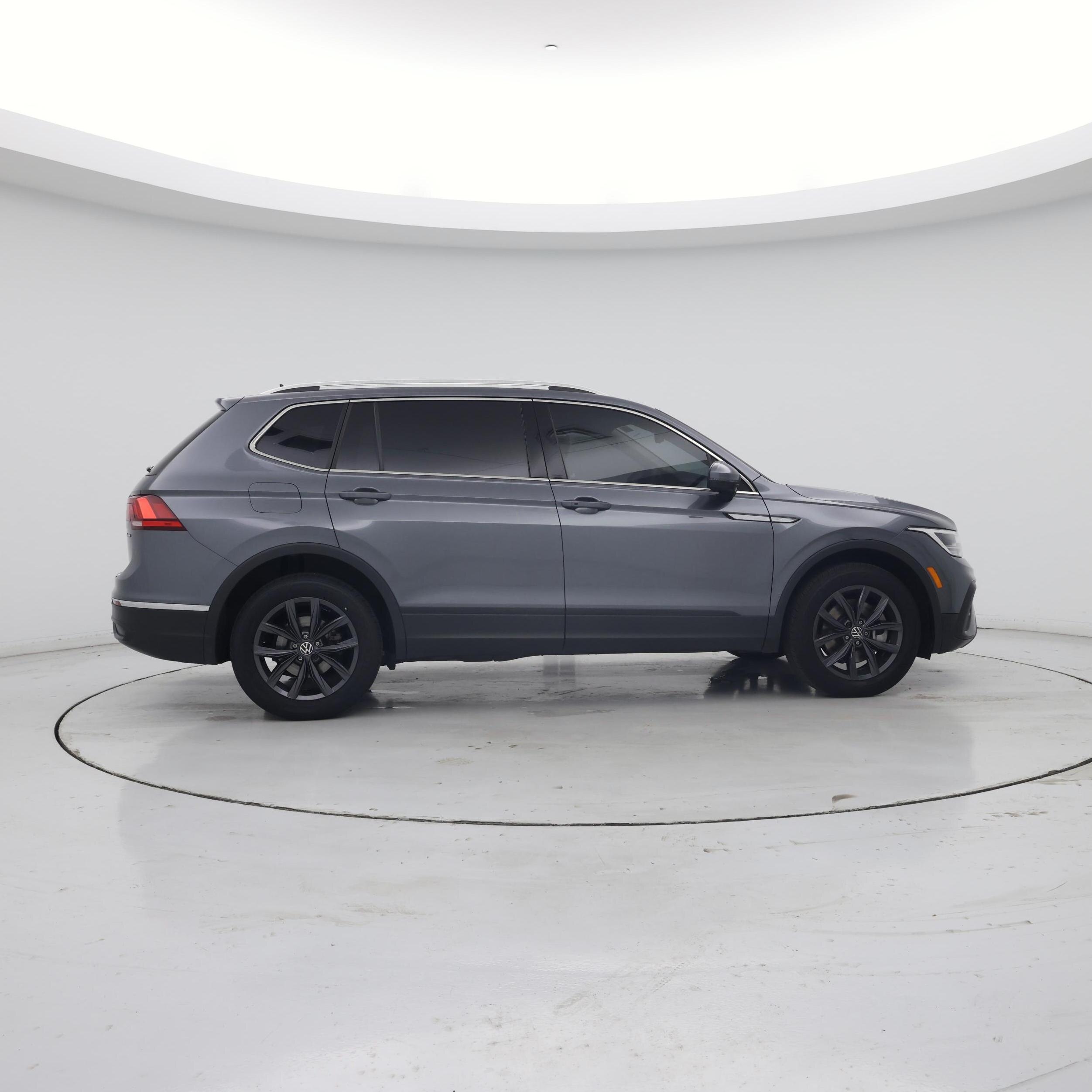 Thumbnail: 2022 Volkswagen Tiguan - 7