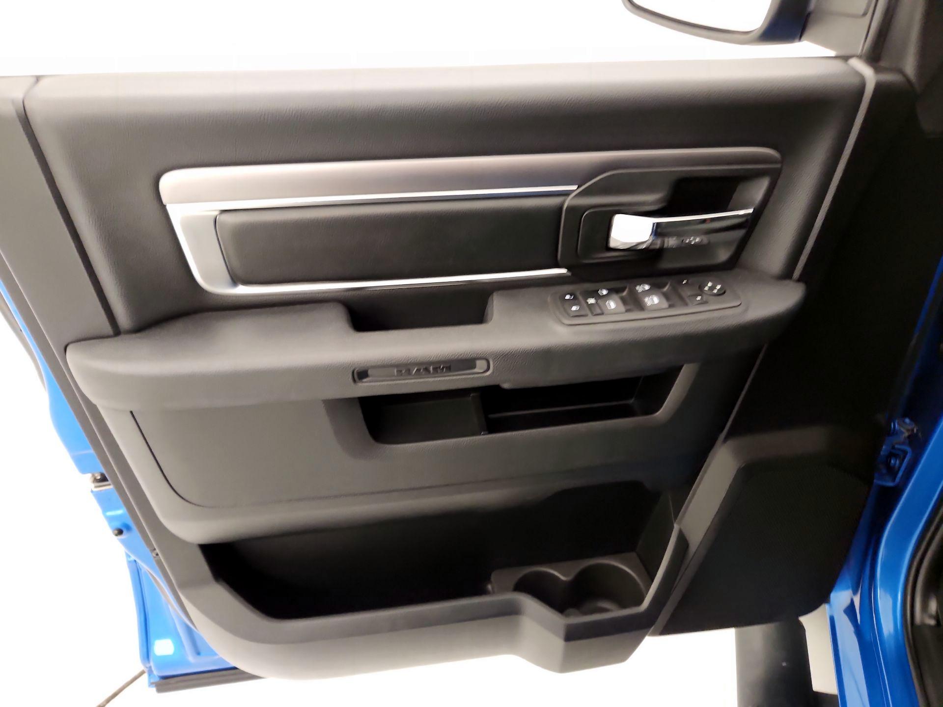 Thumbnail: 2022 RAM 1500 Classic - 12