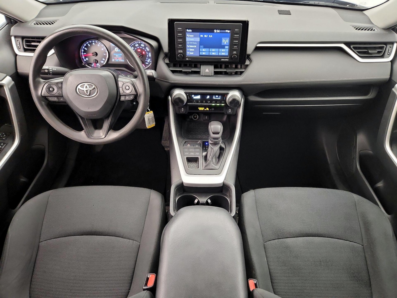 2021 Toyota RAV4 LE - Photo 10