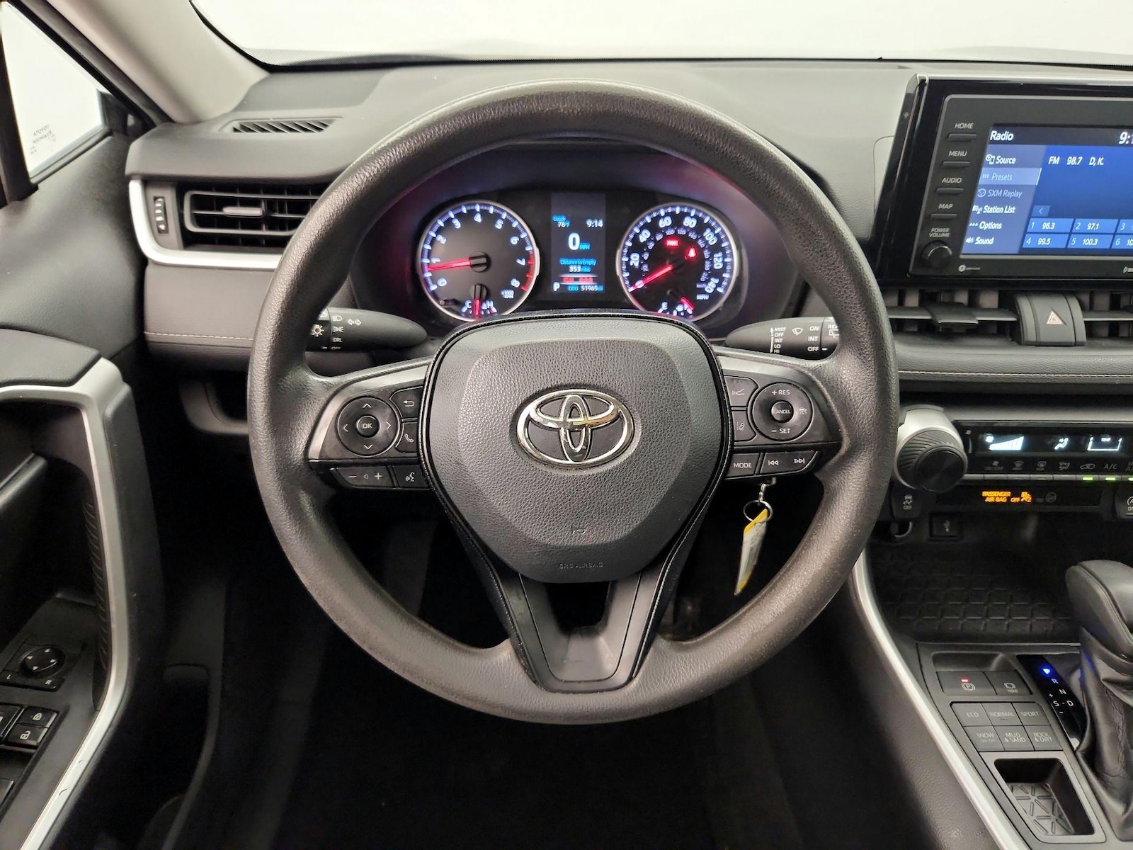 2021 Toyota RAV4 LE - Photo 11