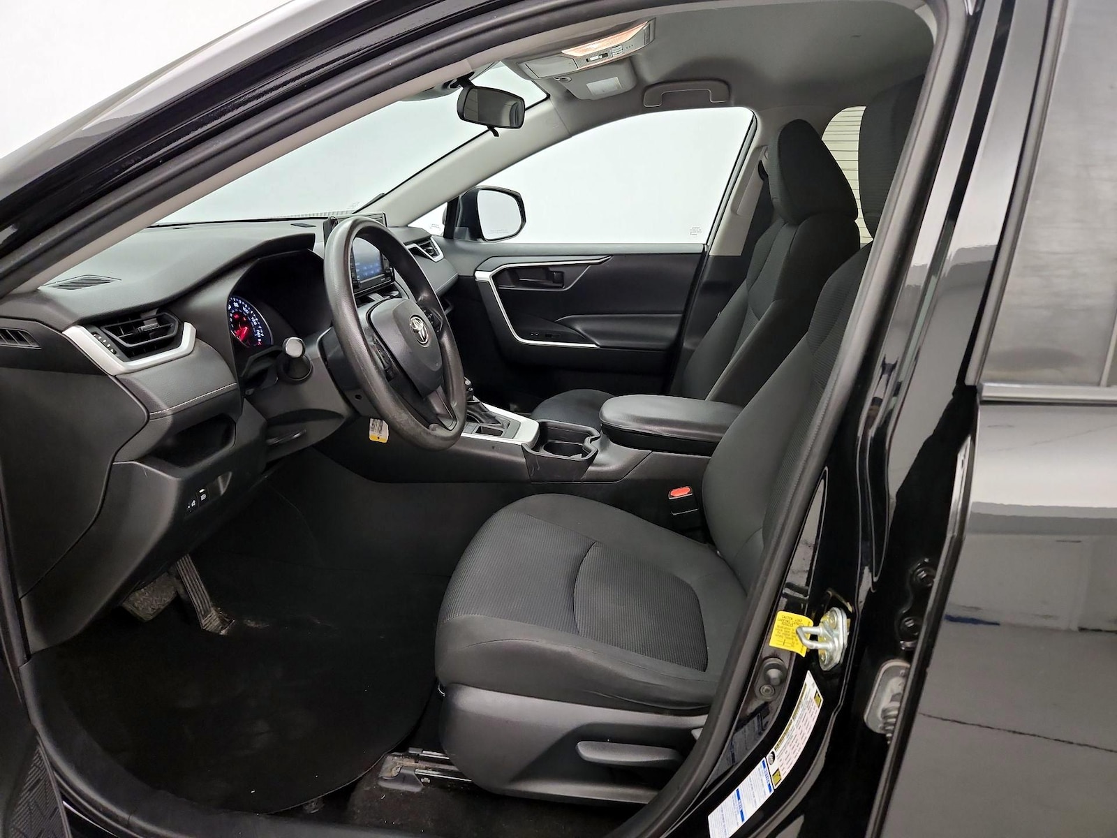 2021 Toyota RAV4 LE - Photo 12