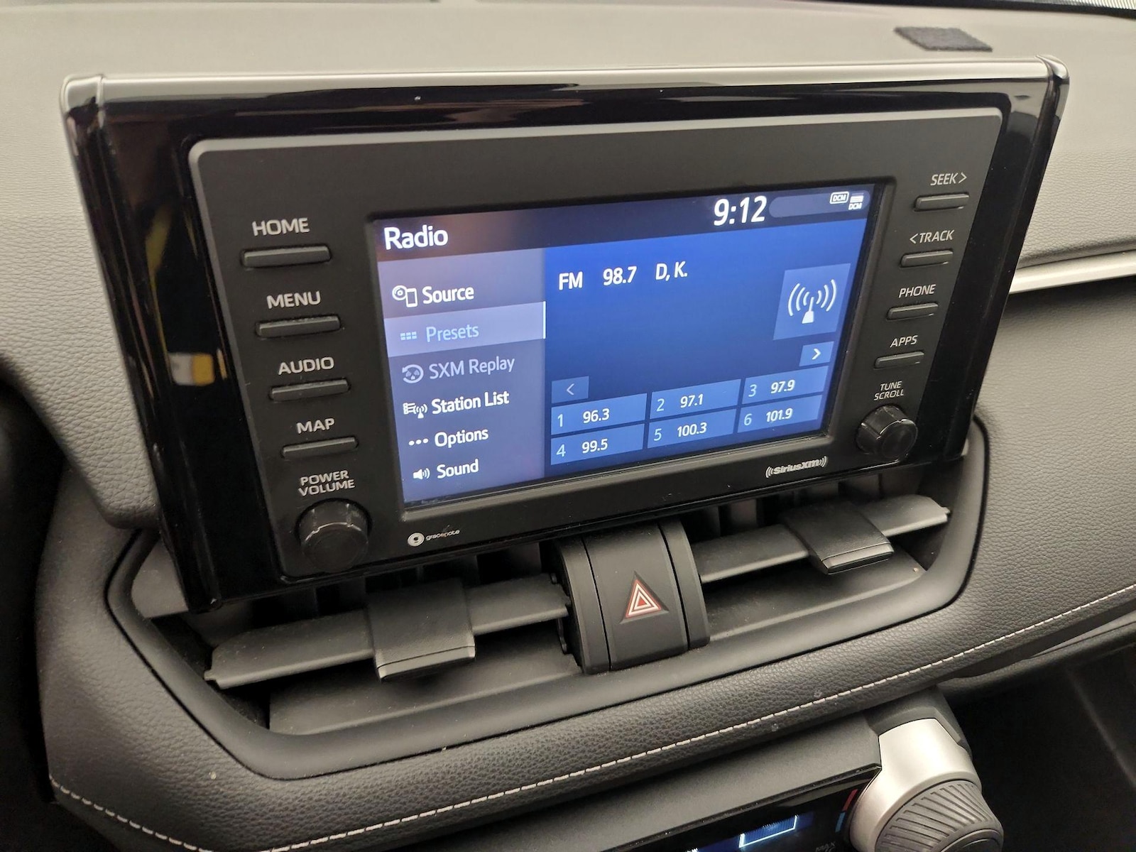 2021 Toyota RAV4 LE - Photo 16