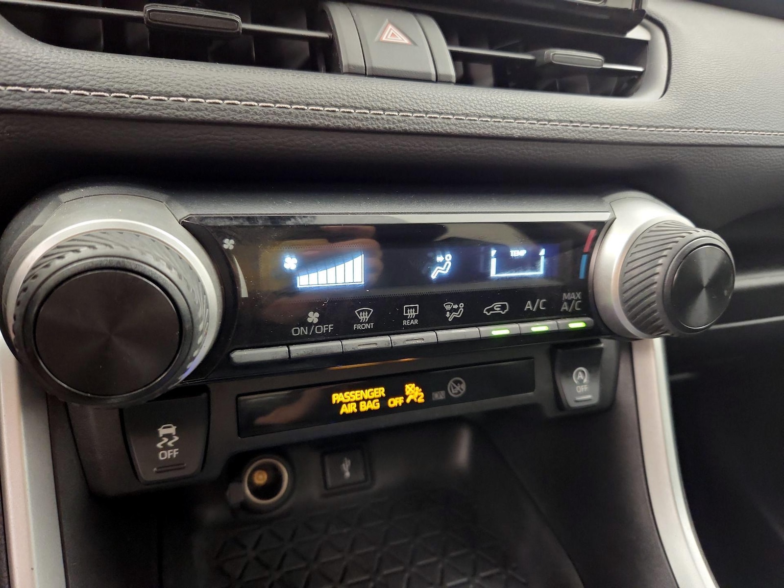 2021 Toyota RAV4 LE - Photo 17