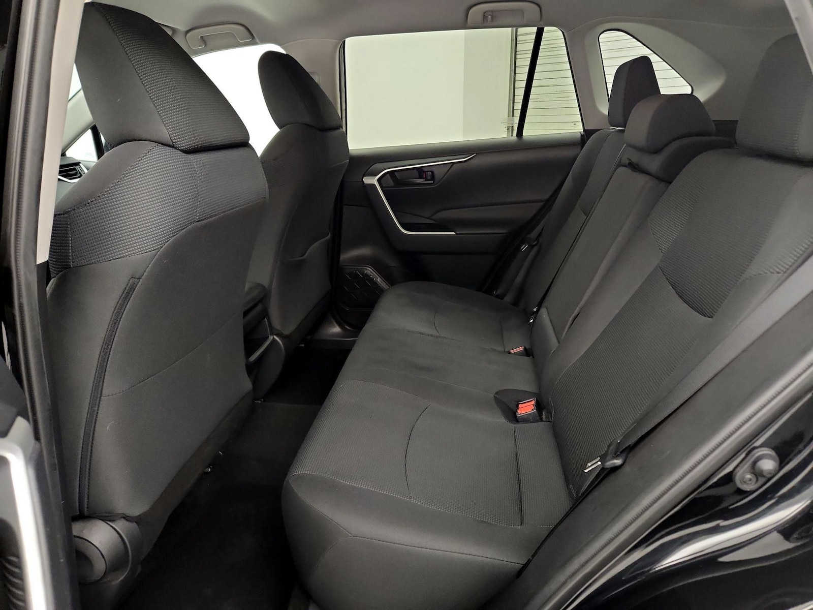 2021 Toyota RAV4 LE - Photo 20