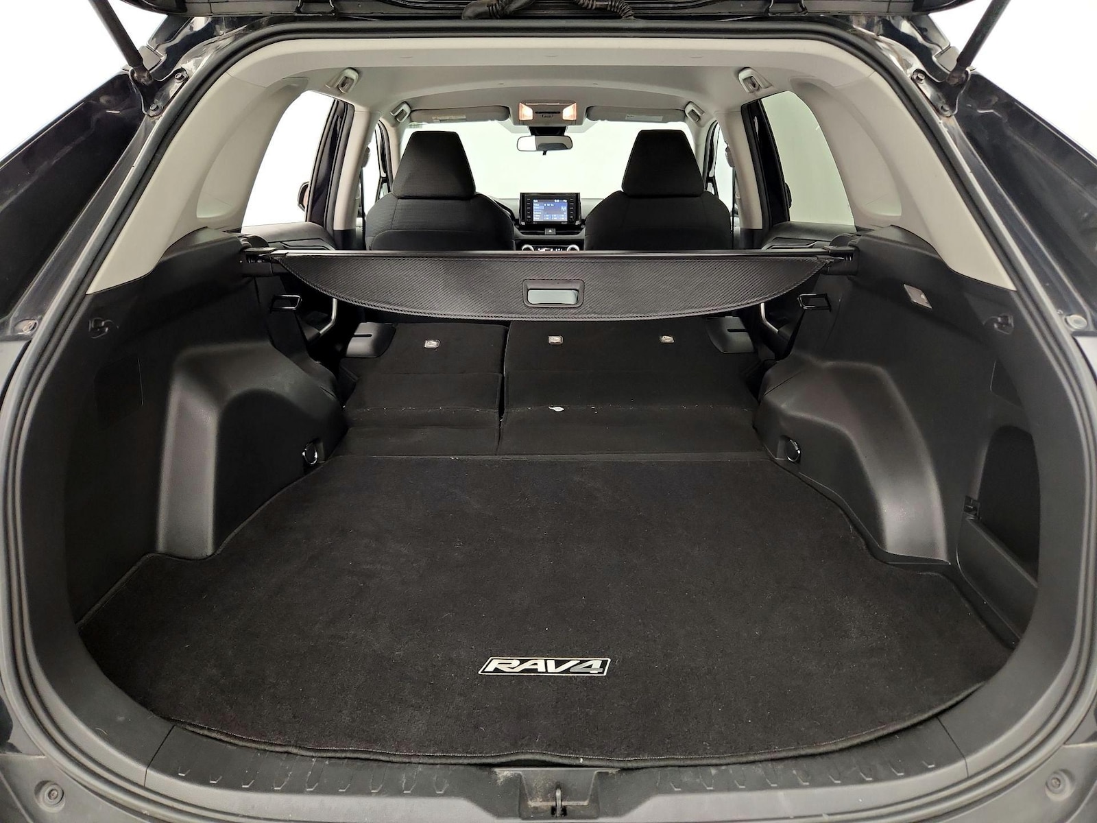 2021 Toyota RAV4 LE - Photo 22