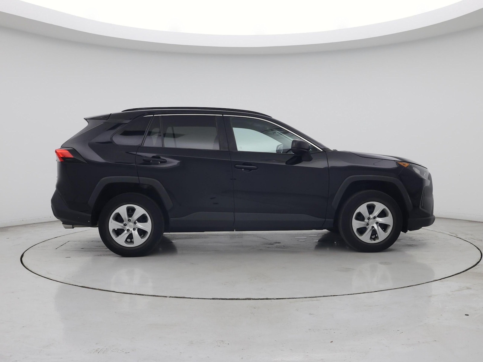 2021 Toyota RAV4 LE - Photo 8