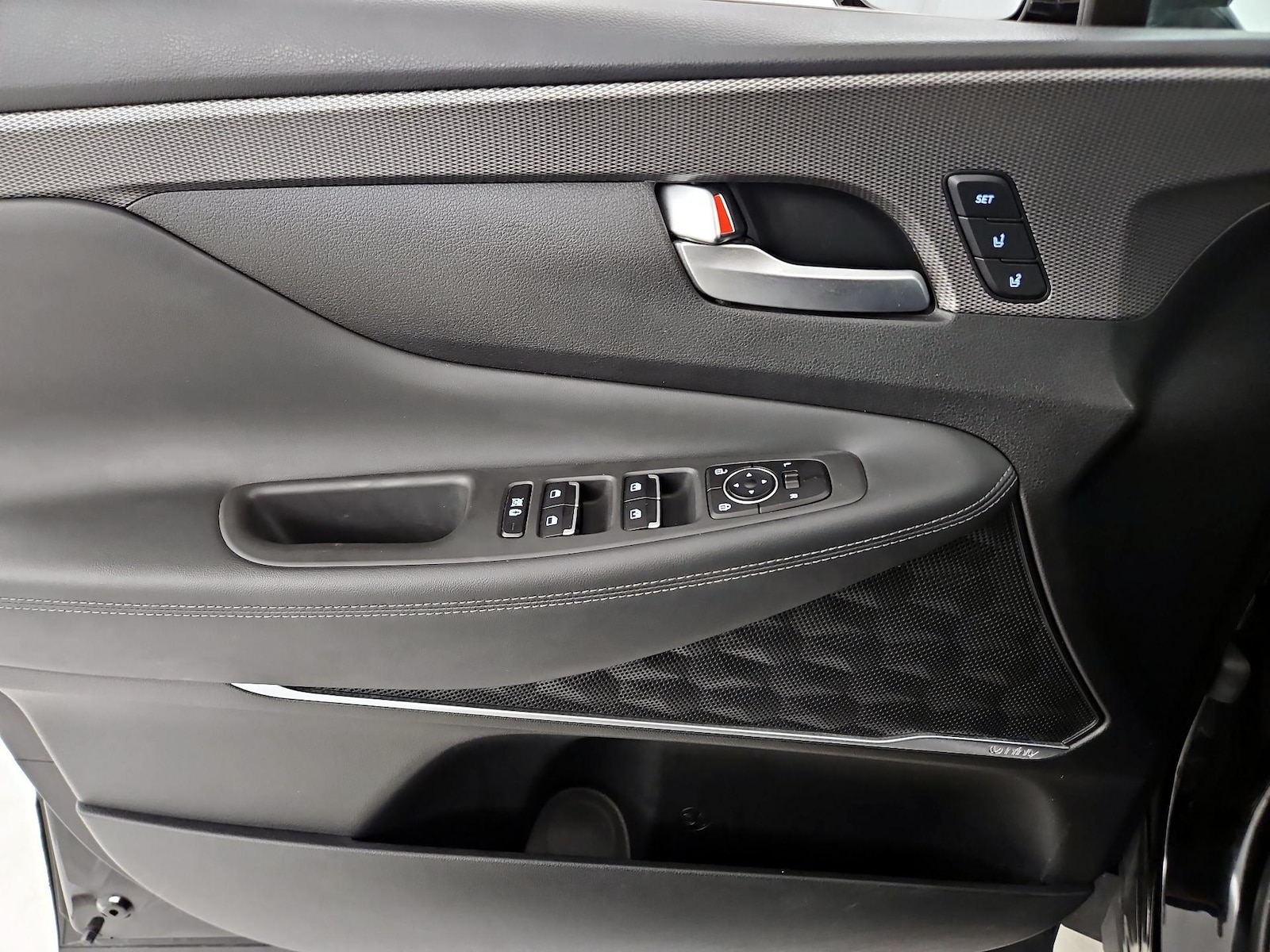 2020 Hyundai Santa Fe Limited - Photo 13