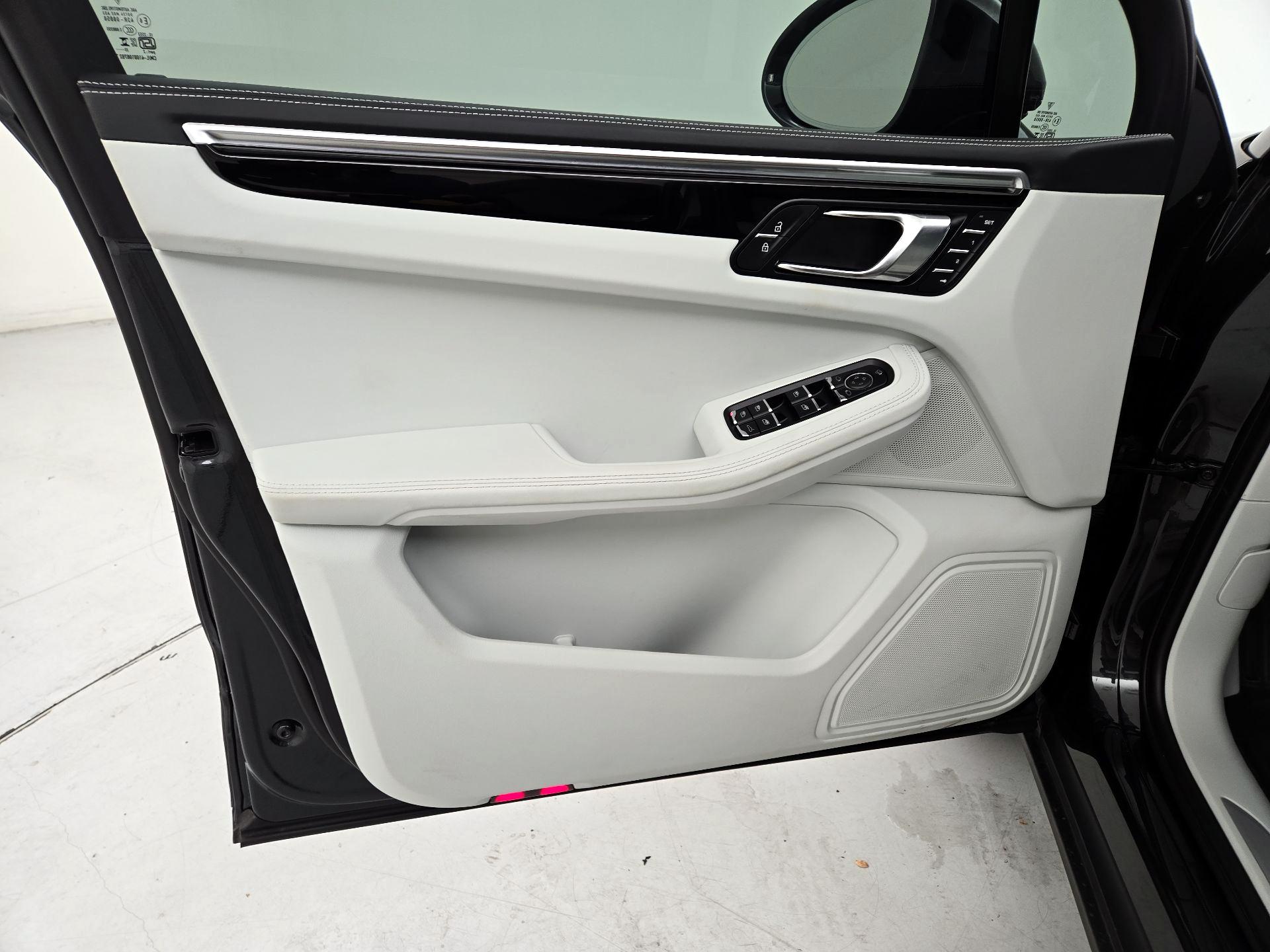 Thumbnail: 2024 Porsche Macan - 12