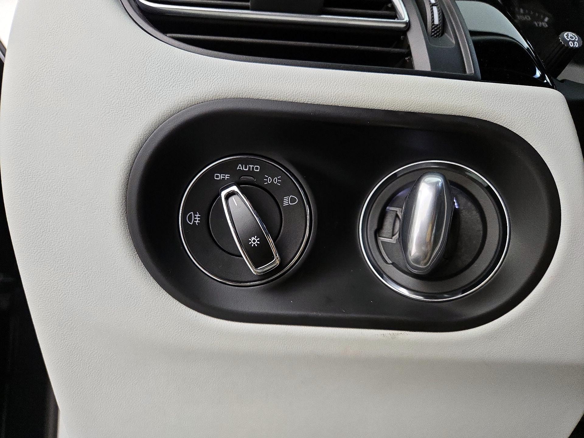 Thumbnail: 2024 Porsche Macan - 13