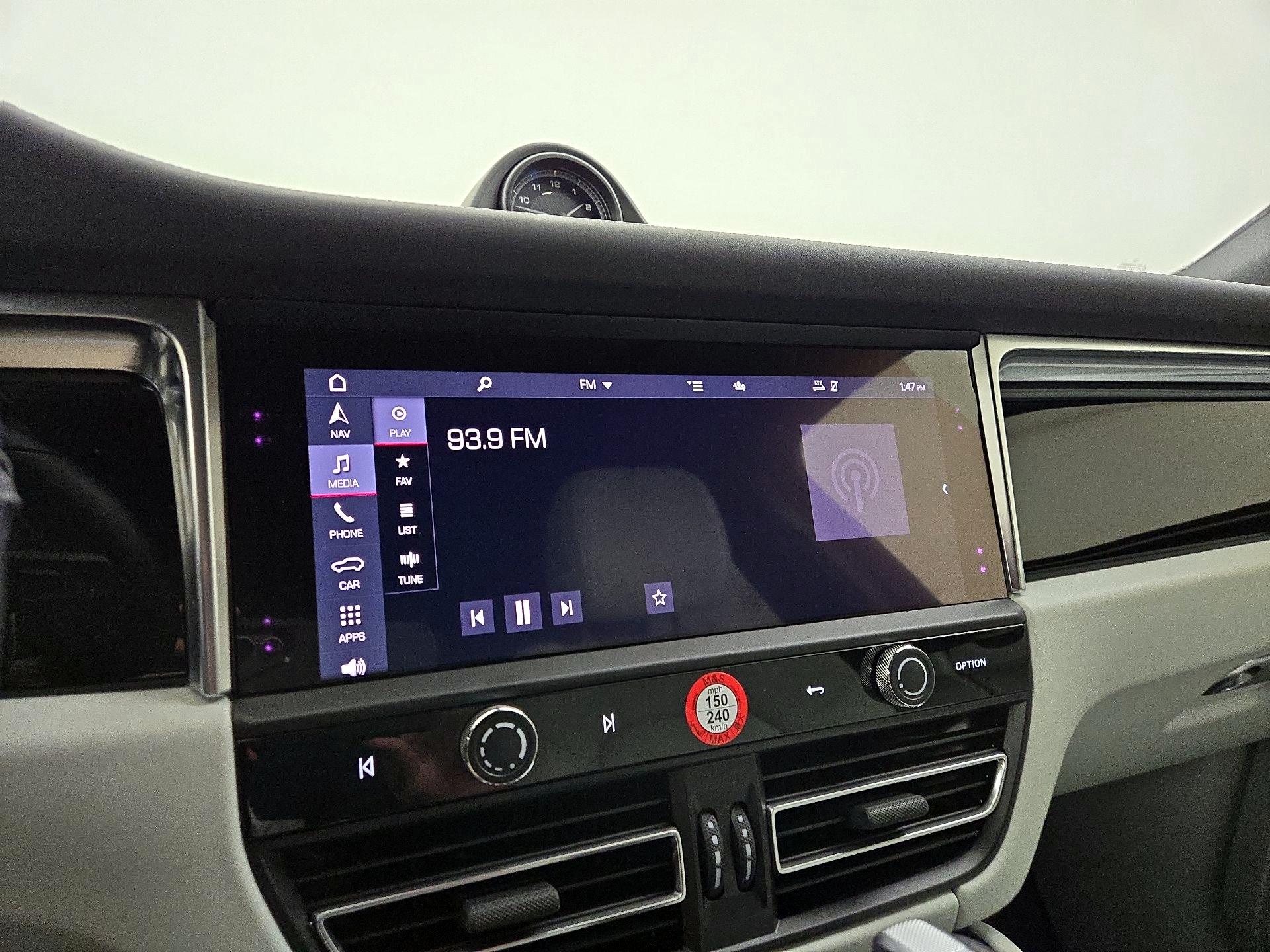 Thumbnail: 2024 Porsche Macan - 16