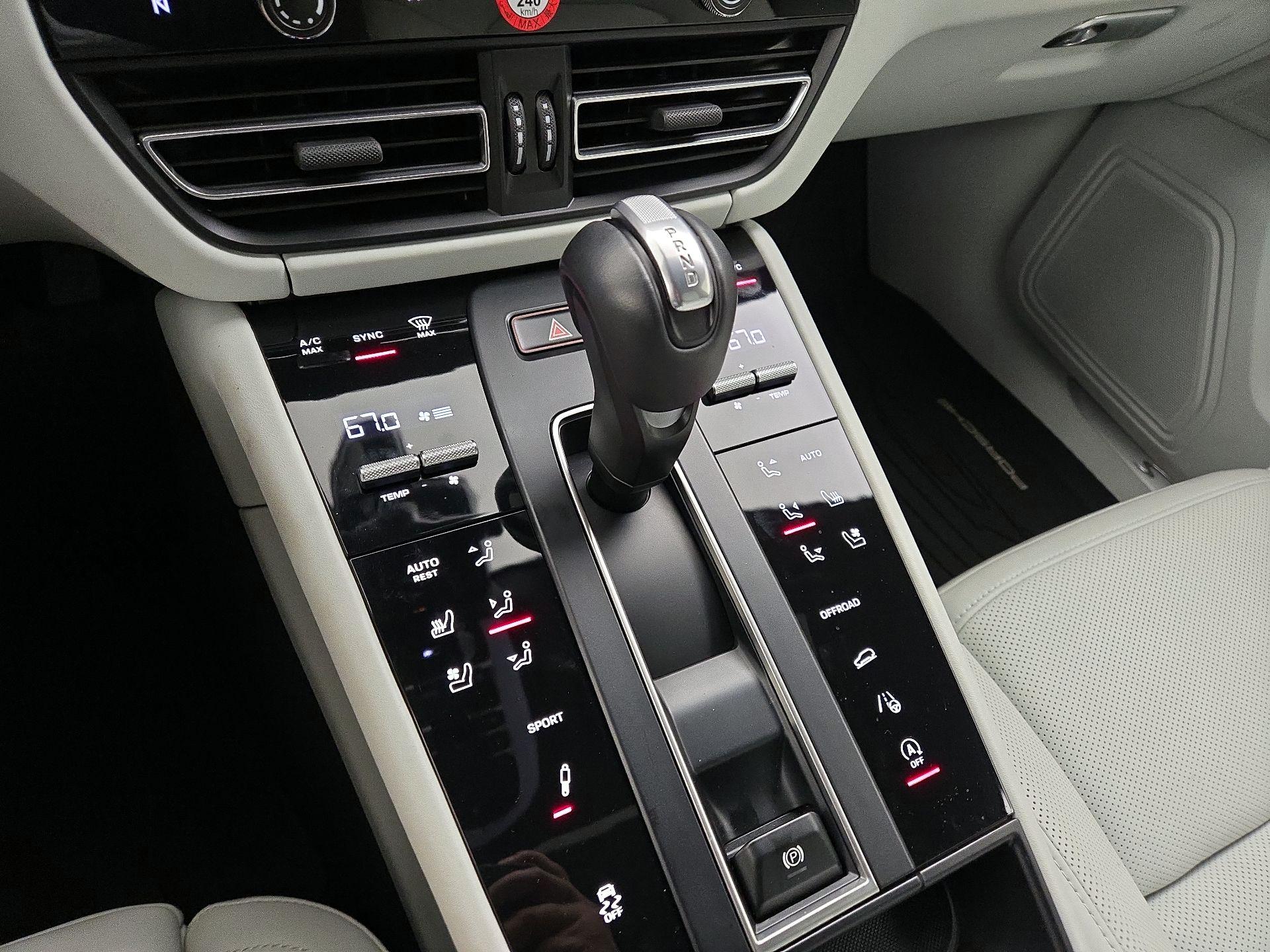 Thumbnail: 2024 Porsche Macan - 17