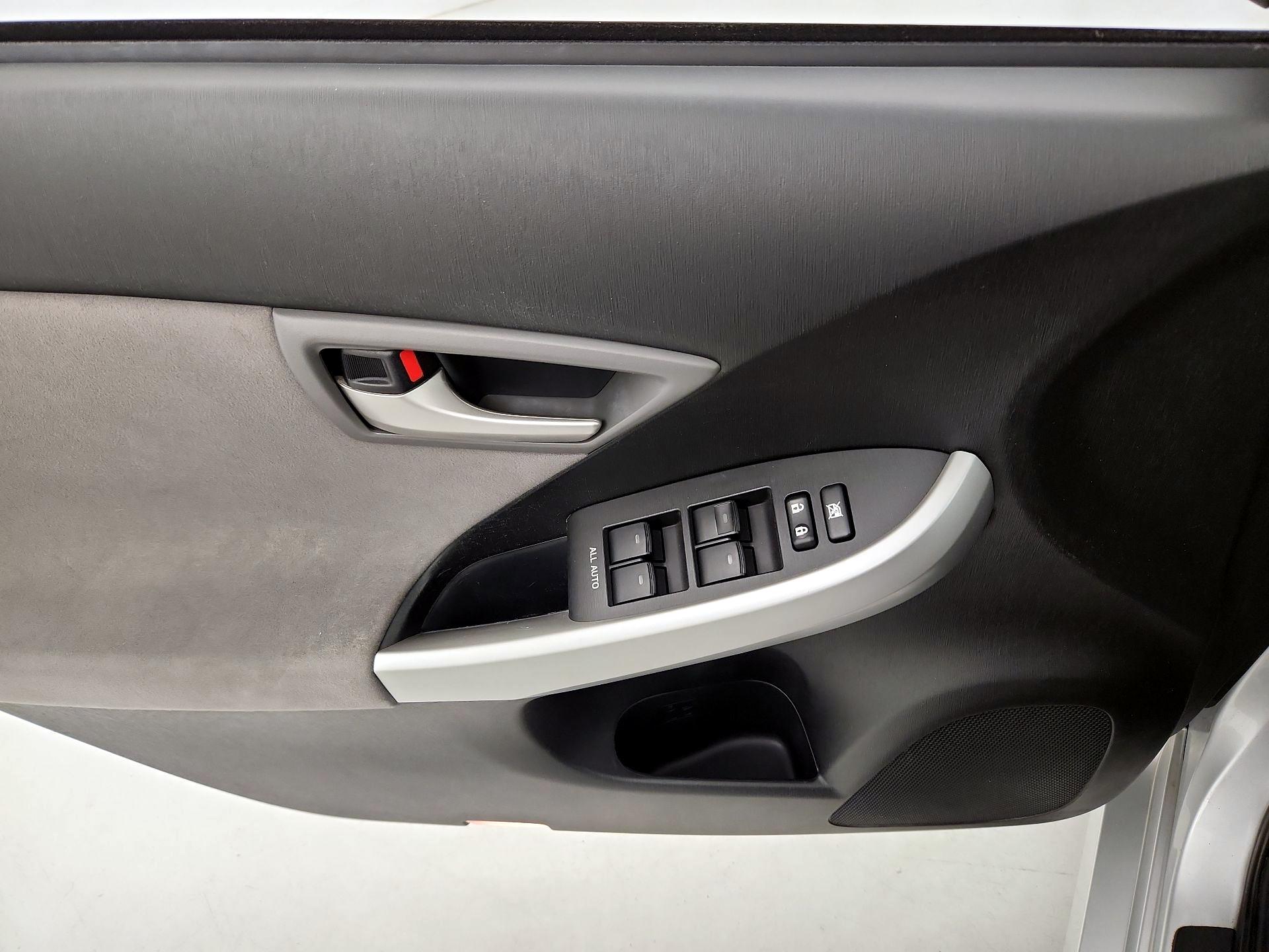 Thumbnail: 2015 Toyota Prius - 12