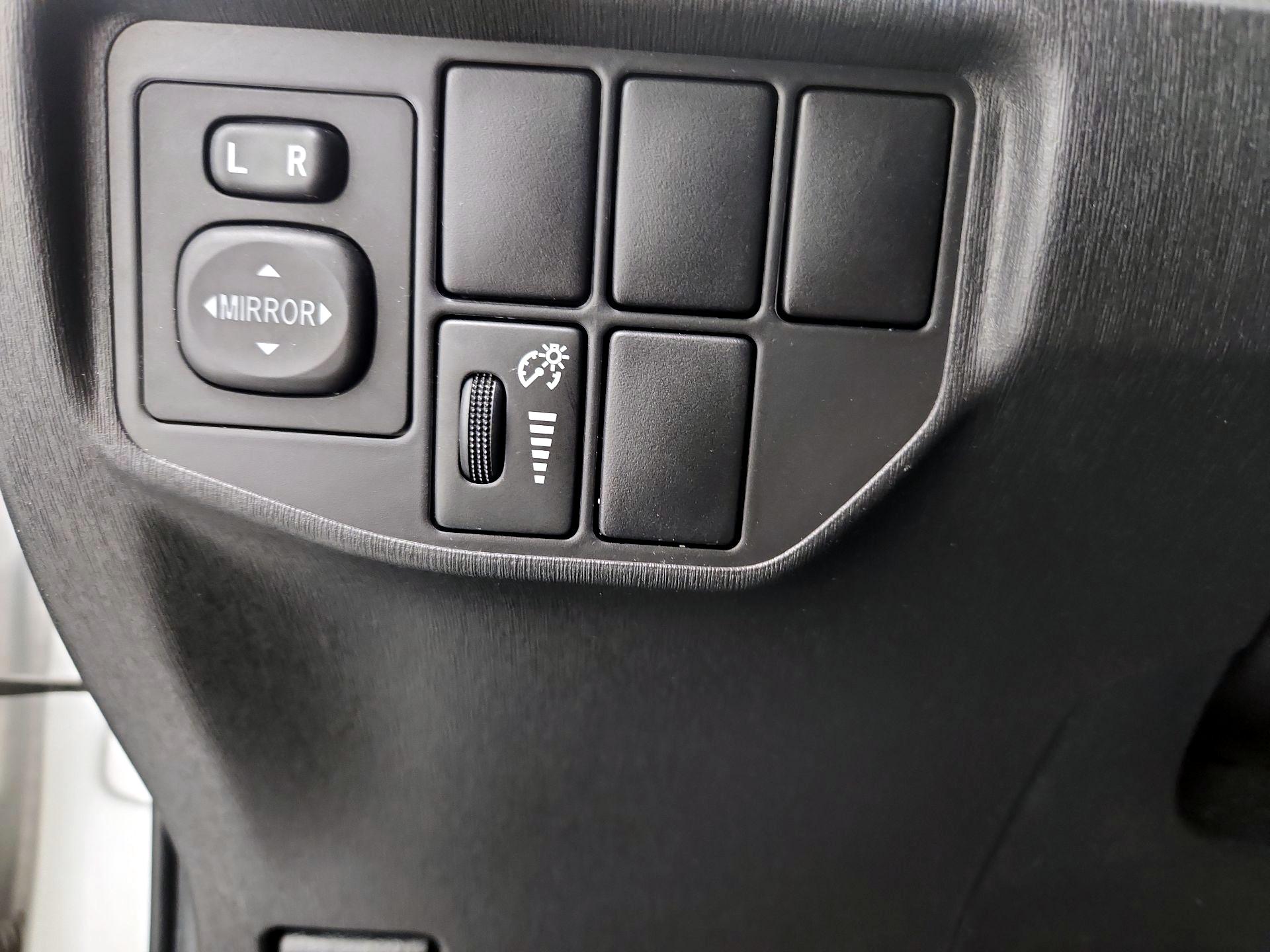 Thumbnail: 2015 Toyota Prius - 13