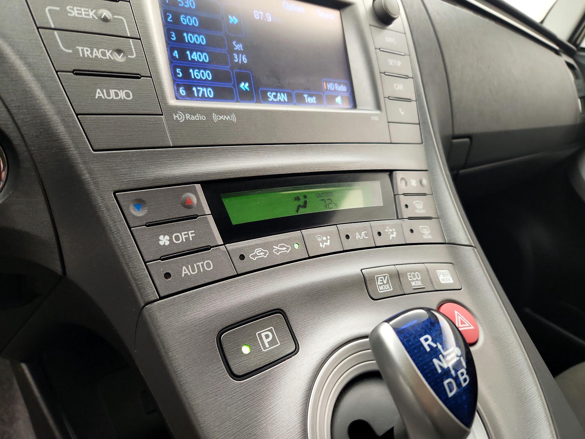 Thumbnail: 2015 Toyota Prius - 16